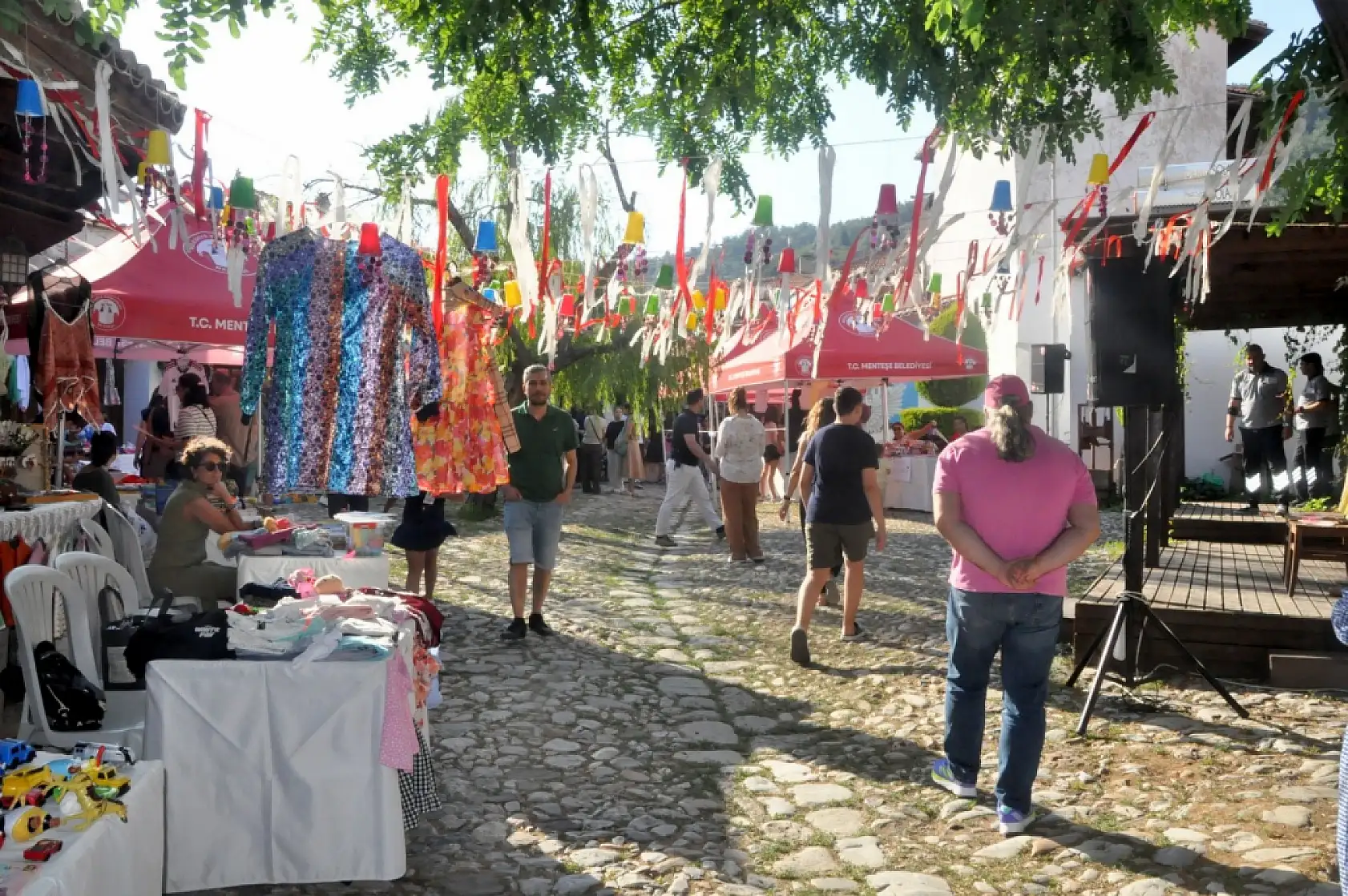 Menteşe'de 'Hazine Pazarı' renkli görüntülere sahne oldu