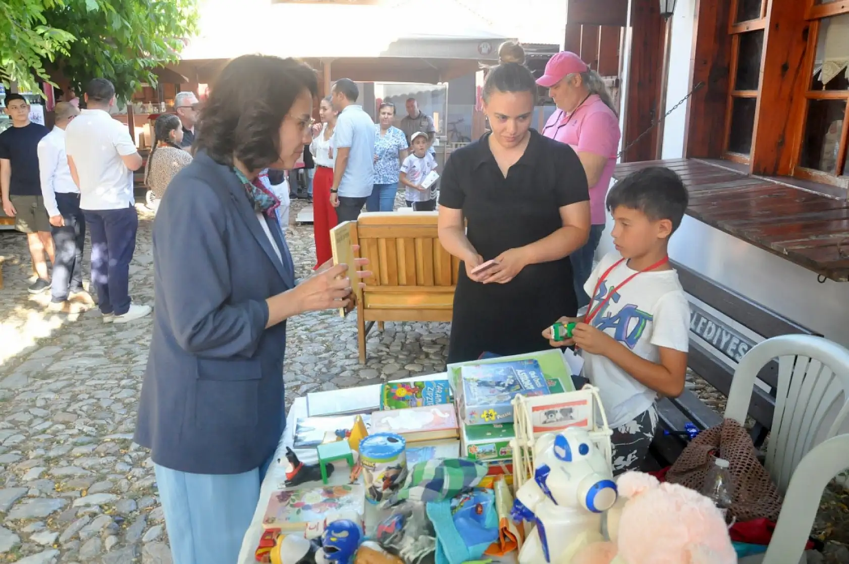 Menteşe'de 'Hazine Pazarı' renkli görüntülere sahne oldu