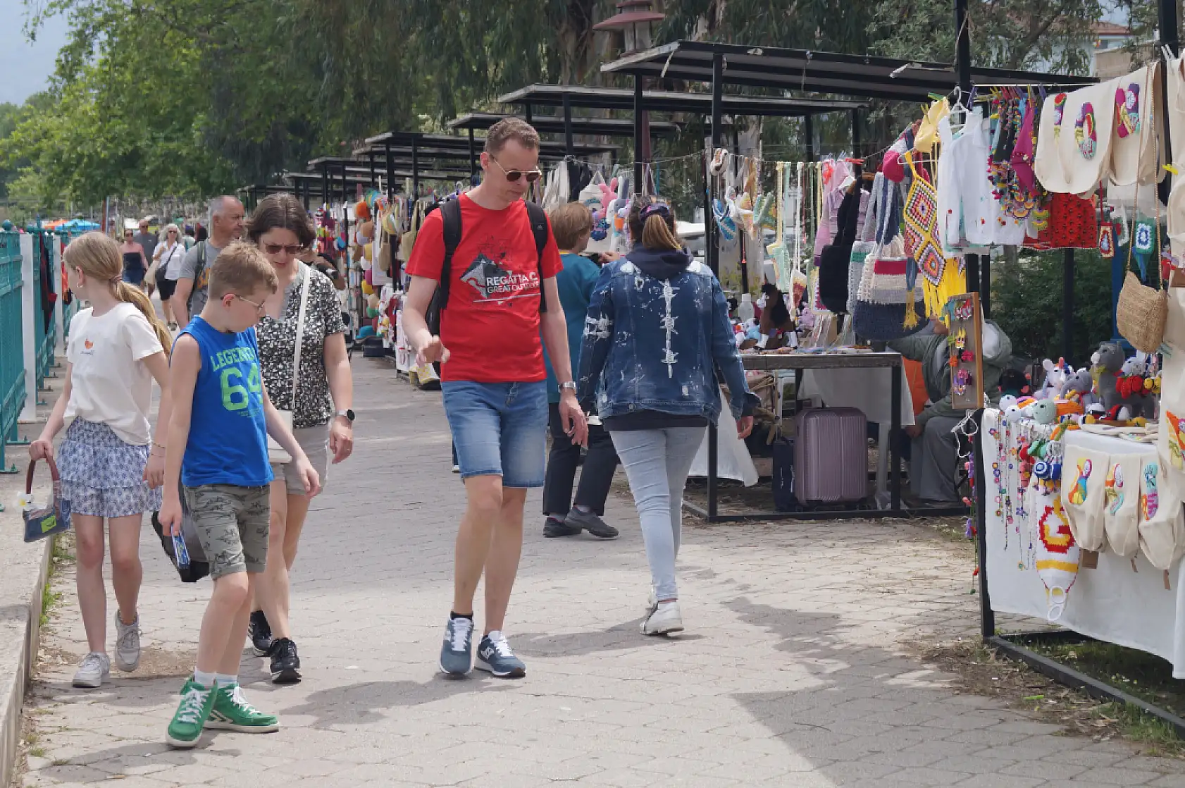 Fethiye'de kadınların kurduğu bu stantlar yabancıların gözdesi