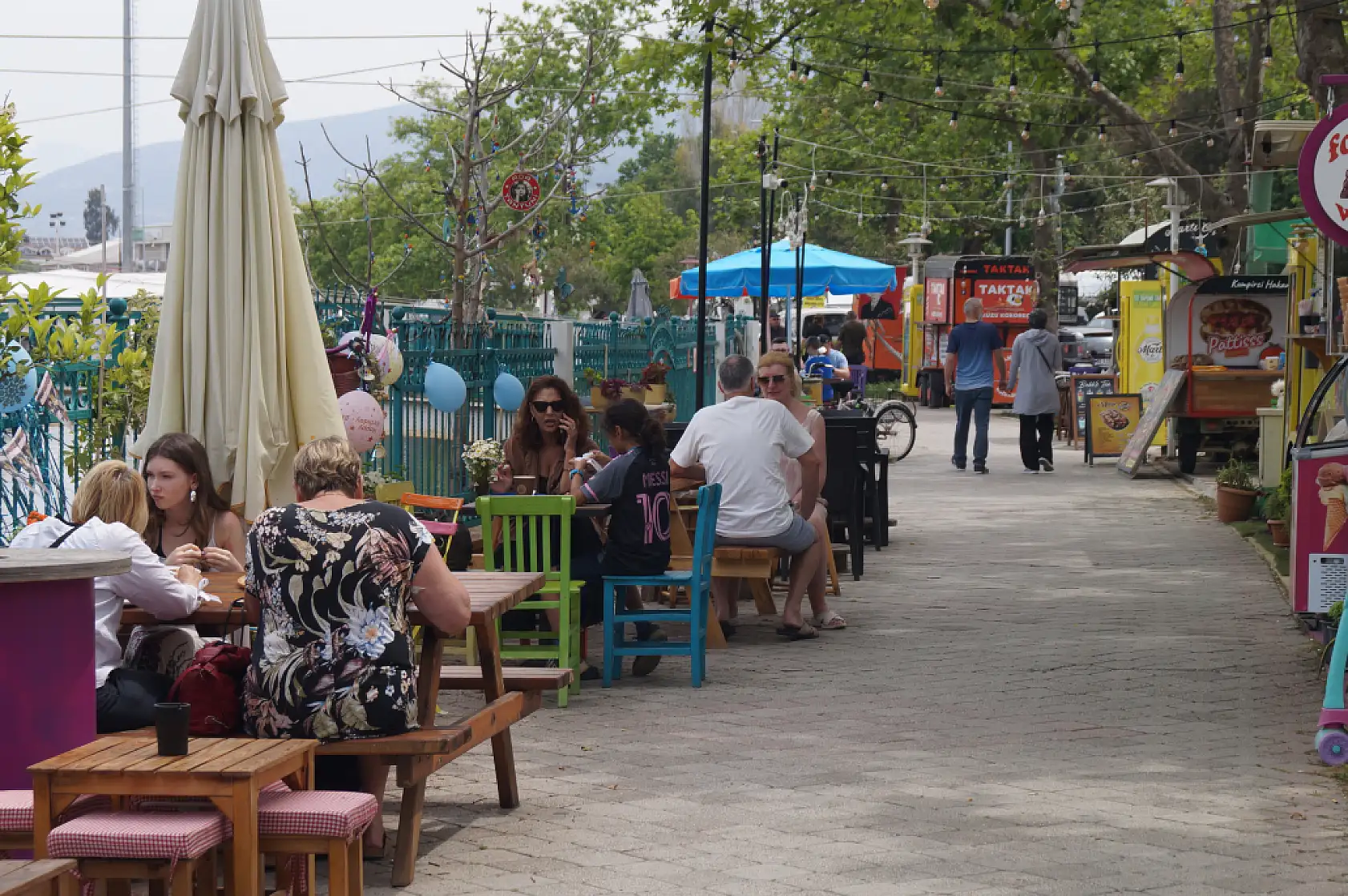 Fethiye'de kadınların kurduğu bu stantlar yabancıların gözdesi