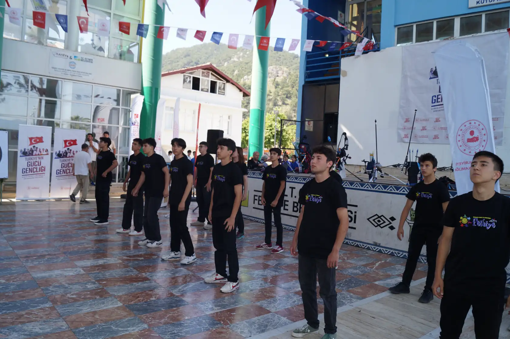 Fethiye'de 19 Mayıs coşkusu meydanlara sığmadı