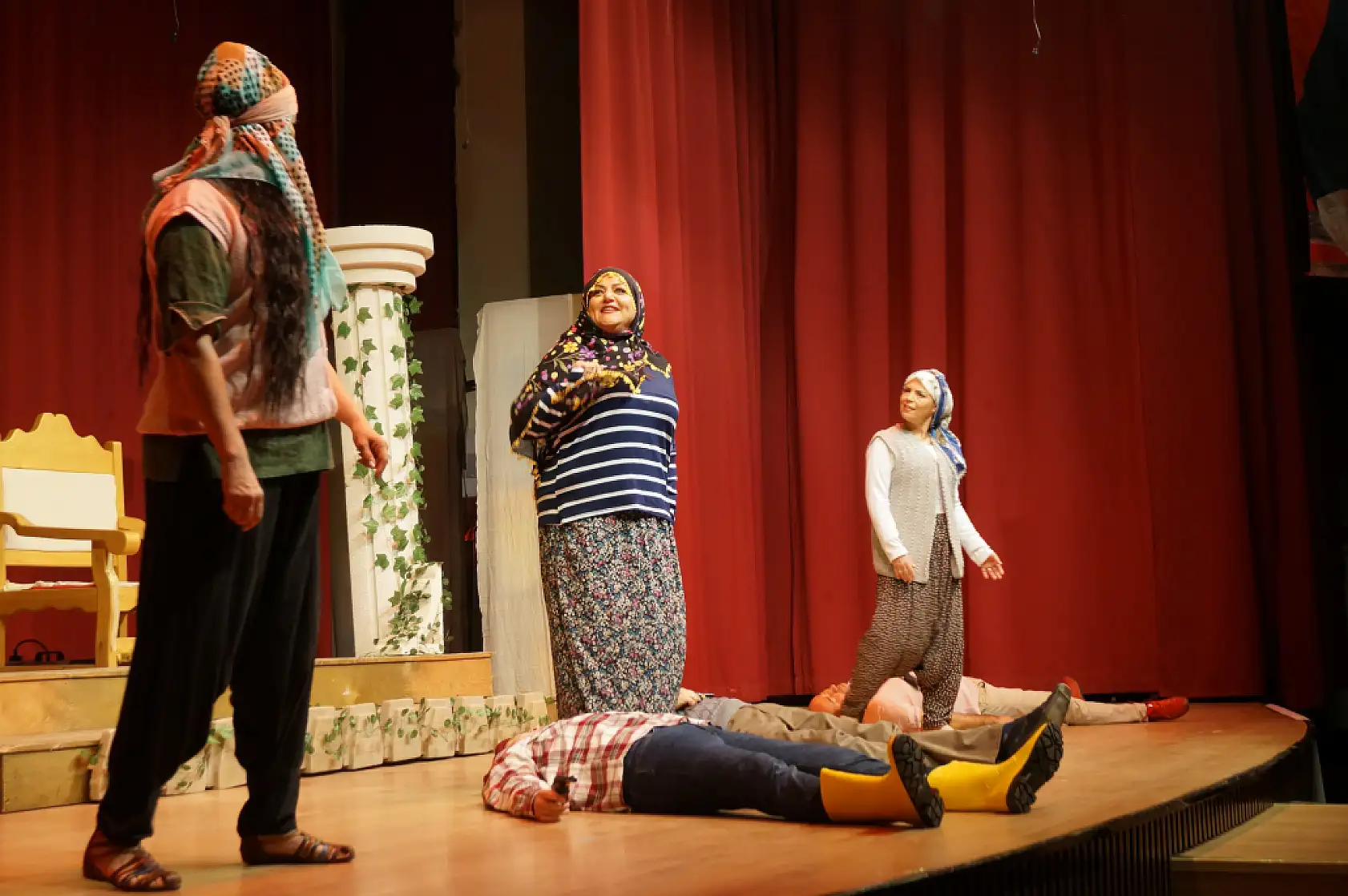 Fethiye'de 'Aşk Grevi' oyunu büyük beğeni topladı