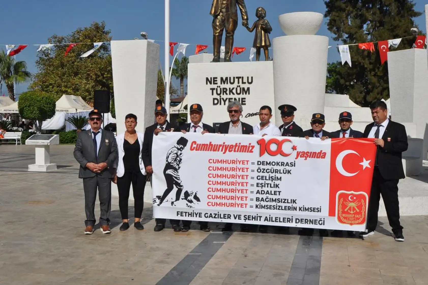 Beşkaza Meydanı'nda Çelenk Töreni Düzenlendi