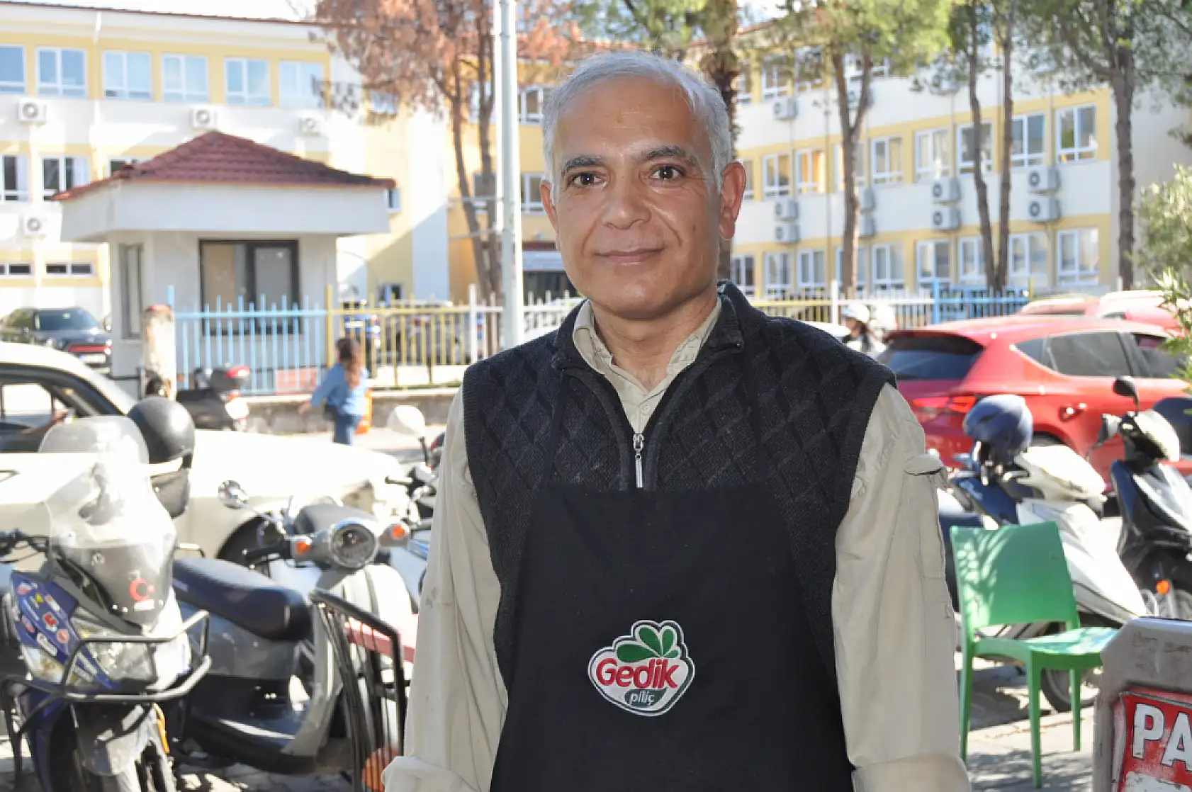 Fethiye'de güzel hava, çarşıya yoğunluk getirdi