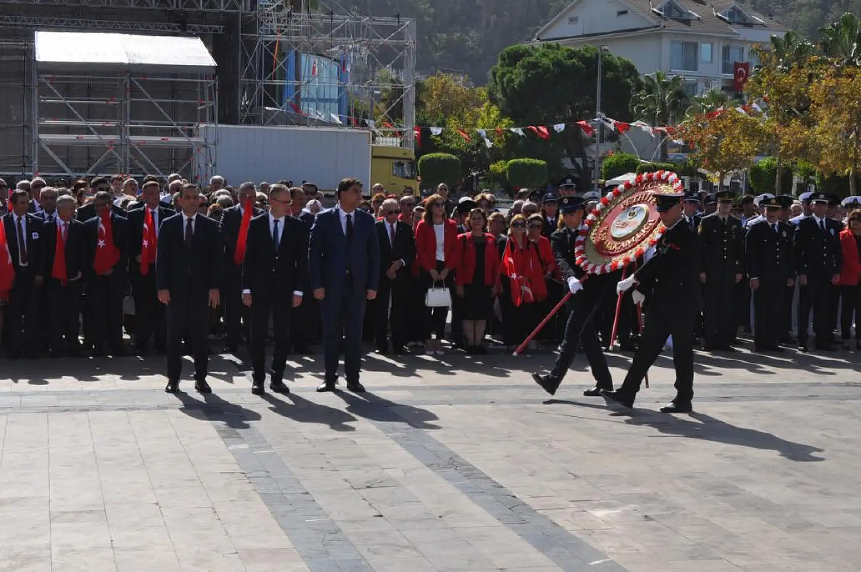 Beşkaza Meydanı'nda Çelenk Töreni Düzenlendi