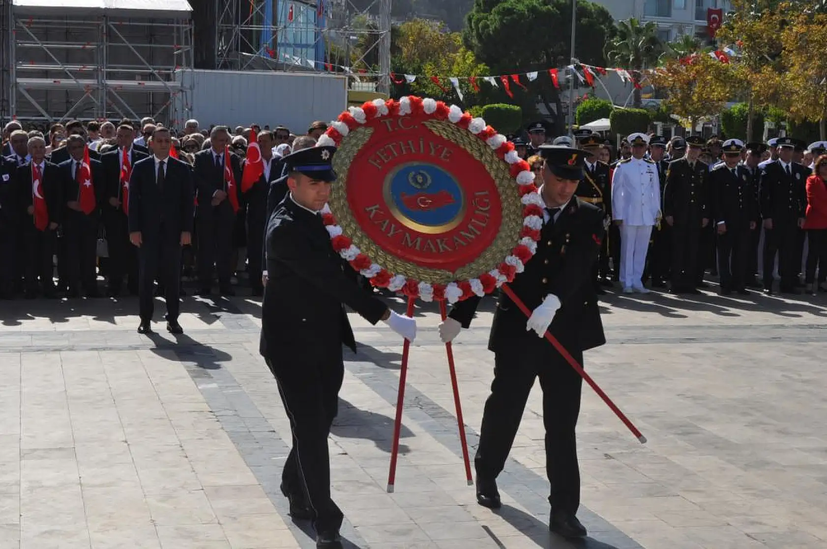 Beşkaza Meydanı'nda Çelenk Töreni Düzenlendi