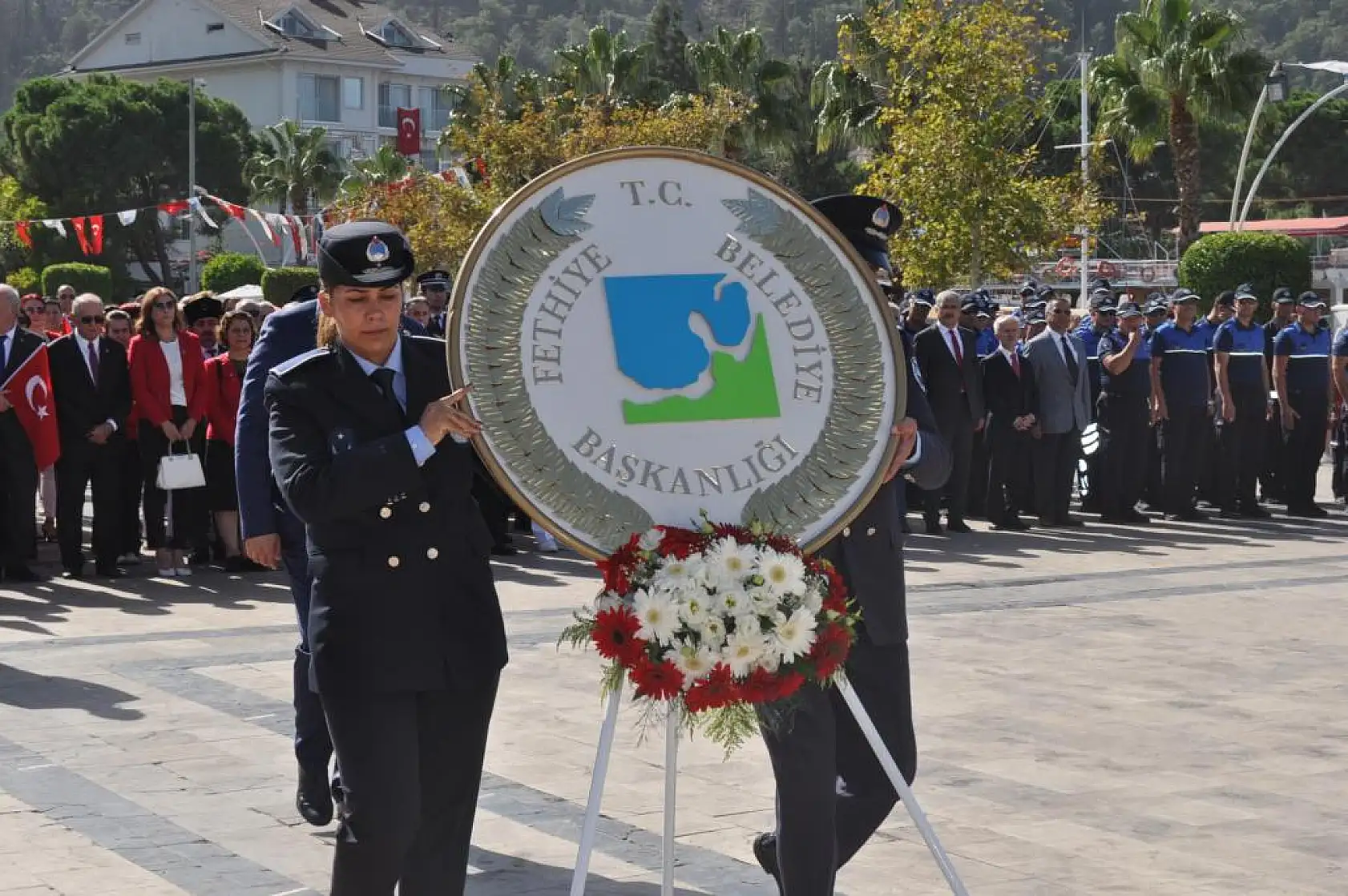 Beşkaza Meydanı'nda Çelenk Töreni Düzenlendi