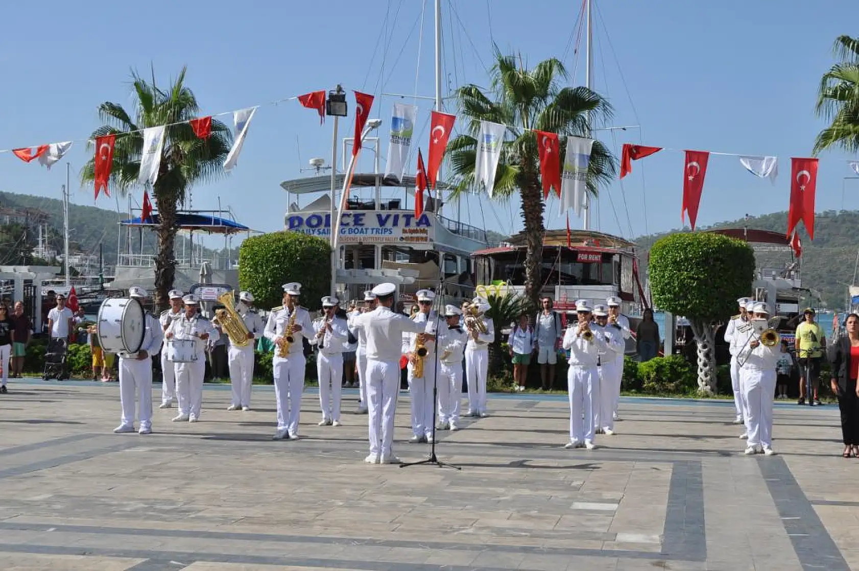 Beşkaza Meydanı'nda Çelenk Töreni Düzenlendi