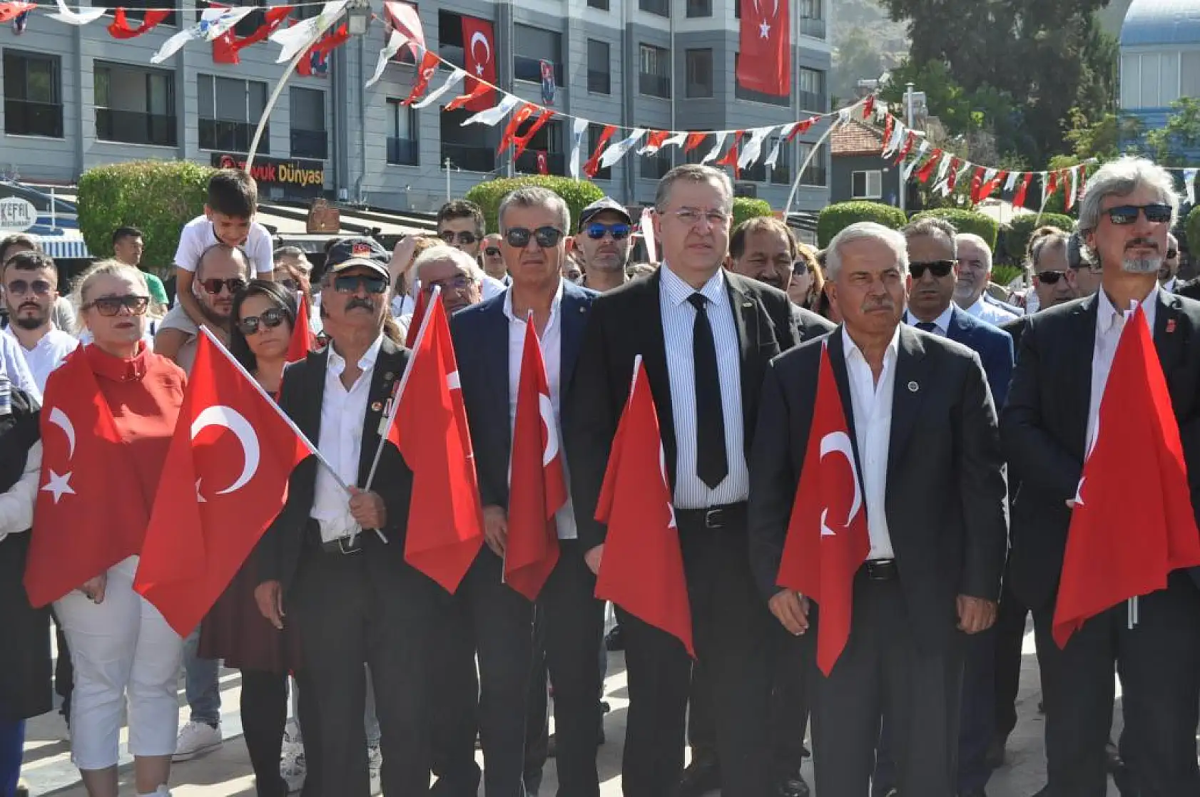 Beşkaza Meydanı'nda Çelenk Töreni Düzenlendi