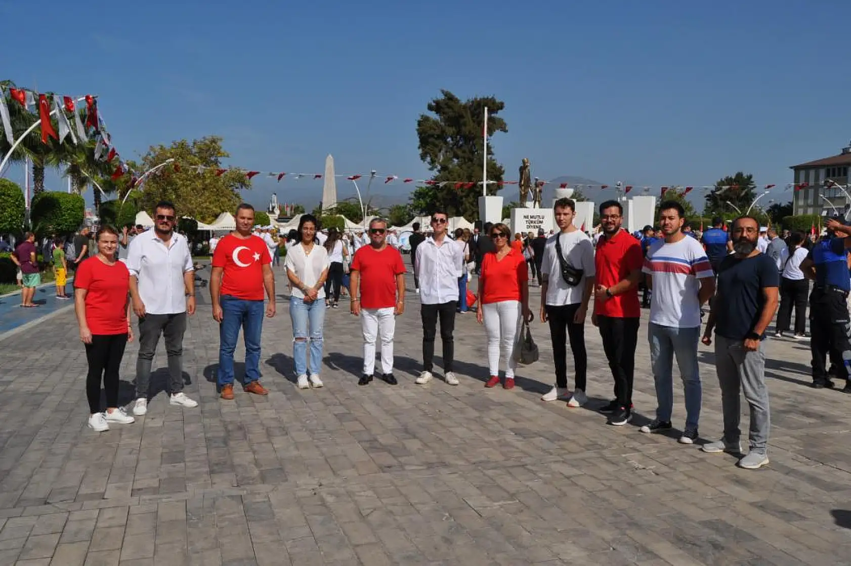 Beşkaza Meydanı'nda Çelenk Töreni Düzenlendi