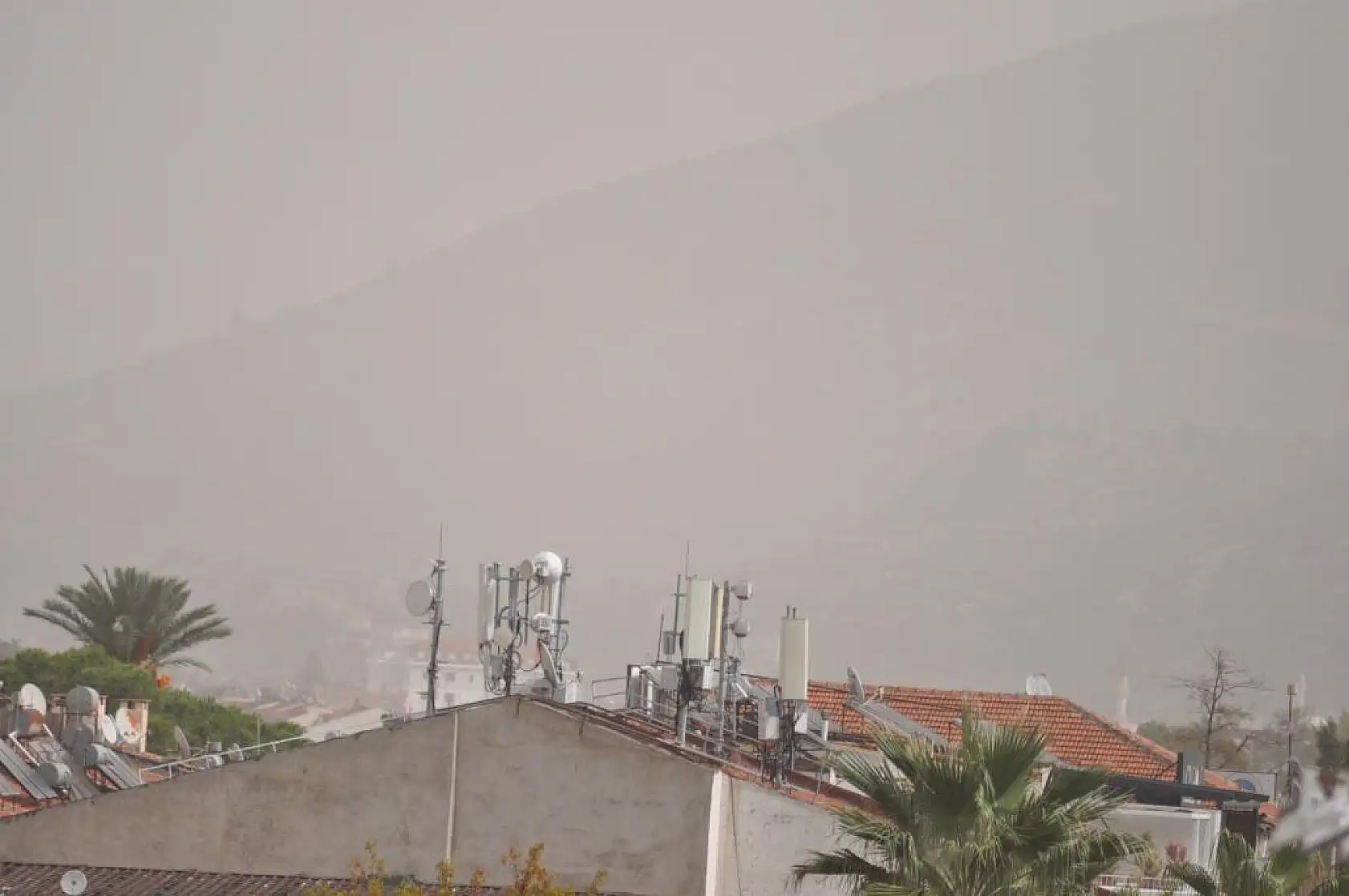 Toz Bulutu Fethiye'yi Kapladı