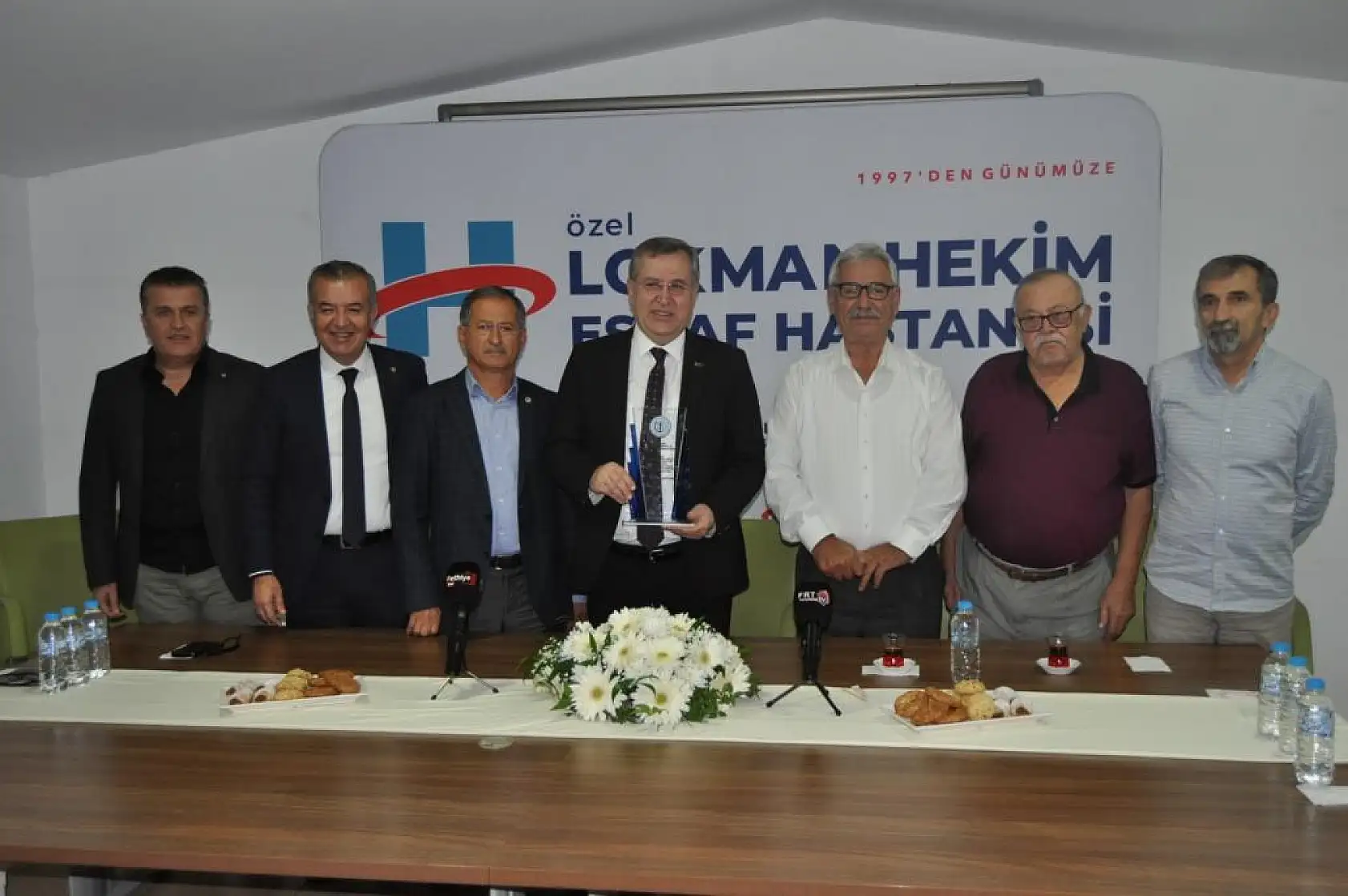 FTSO'dan Lokman Hekim Esnaf Hastanesi'ne teşekkür plaketi