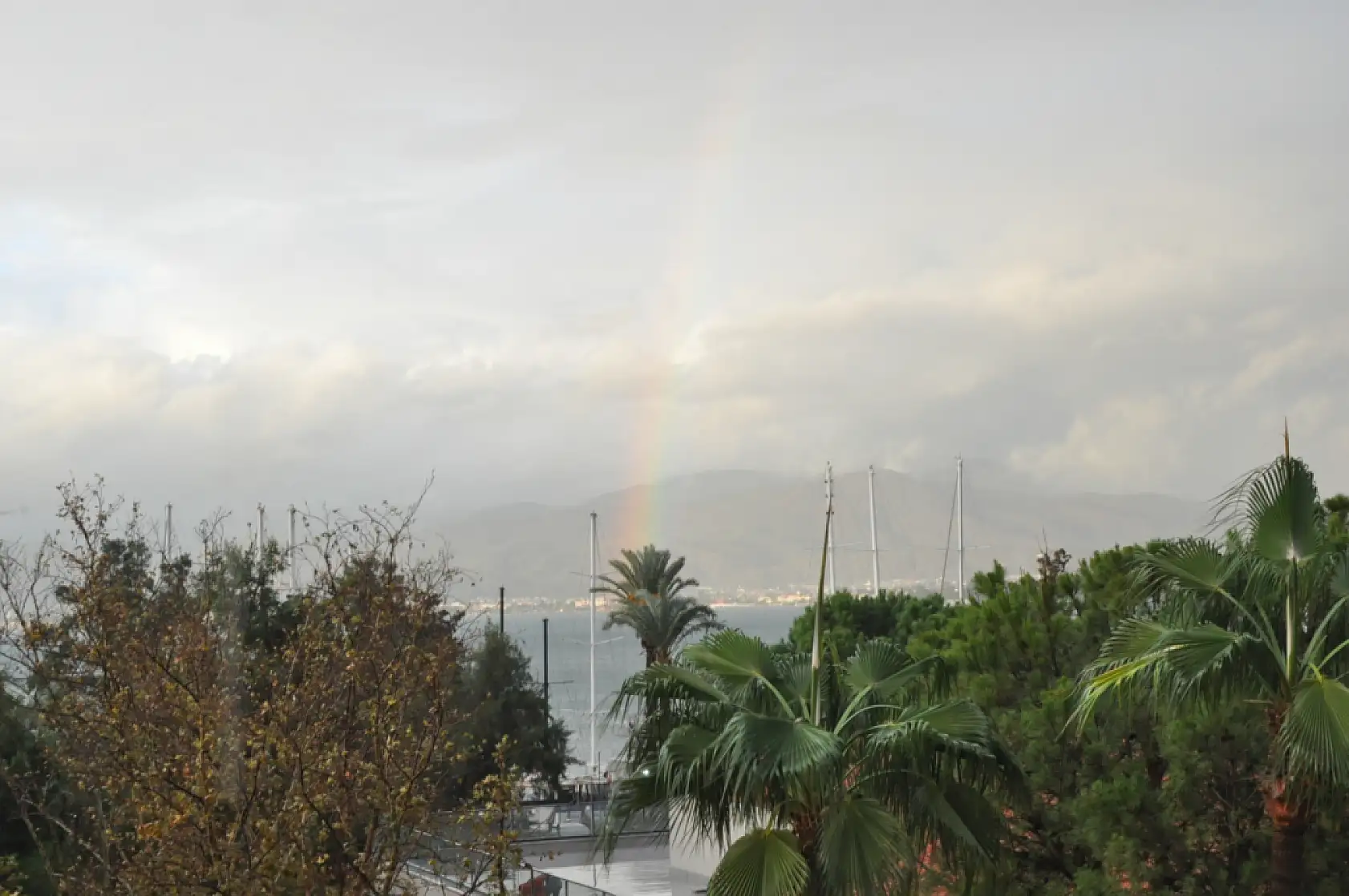 Fethiye'de yağmur sonrası gökkuşağı manzarası
