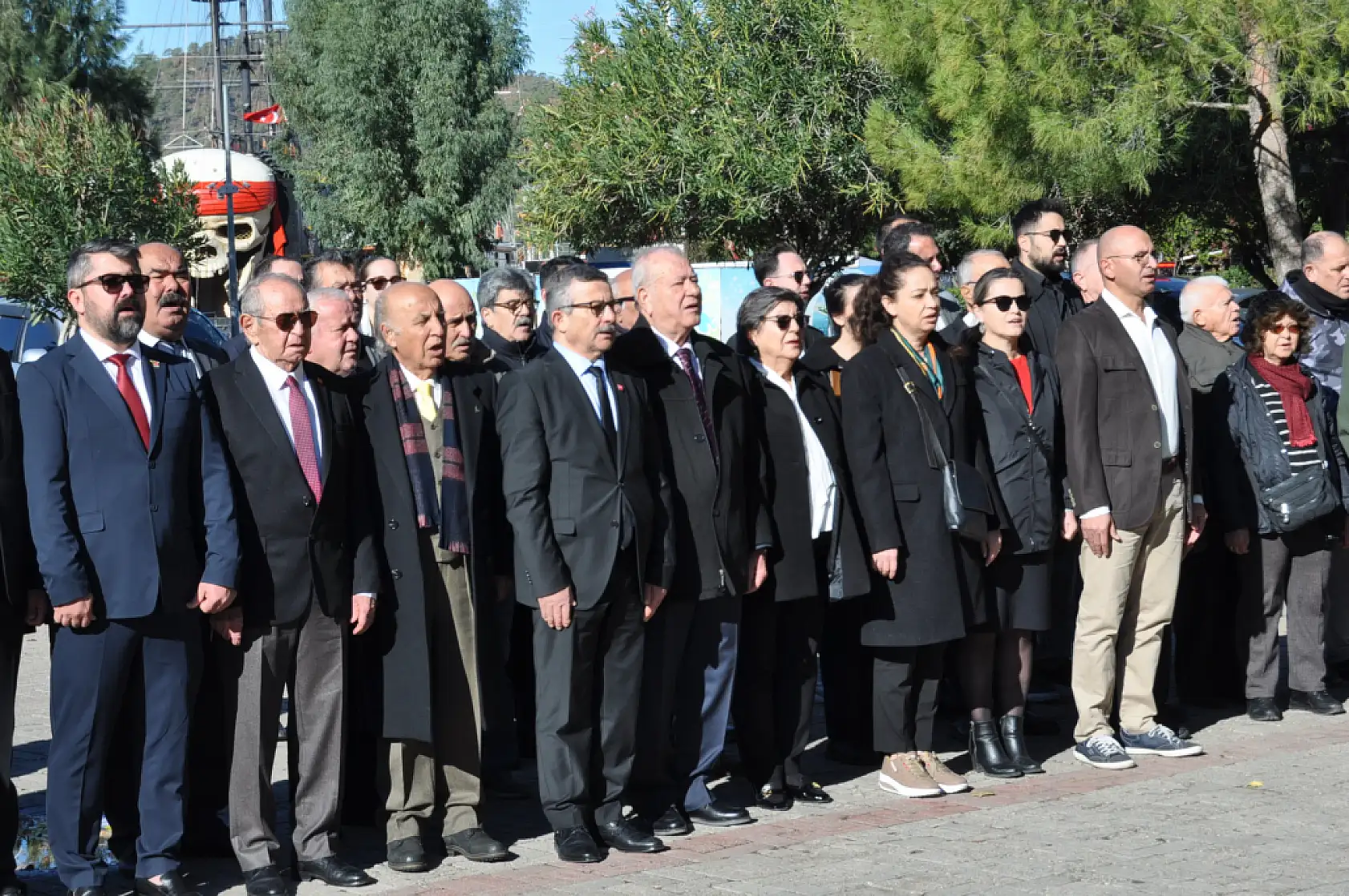 CHP Fethiye'den Alternatif Çelenk Sunma Töreni