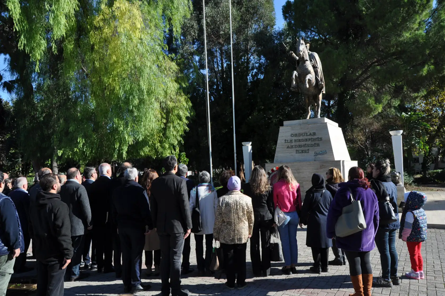 CHP Fethiye'den Alternatif Çelenk Sunma Töreni