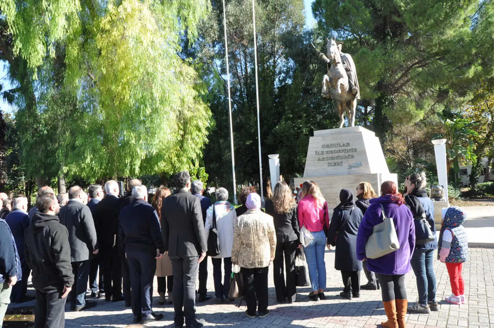 CHP Fethiye'den Alternatif Çelenk Sunma Töreni