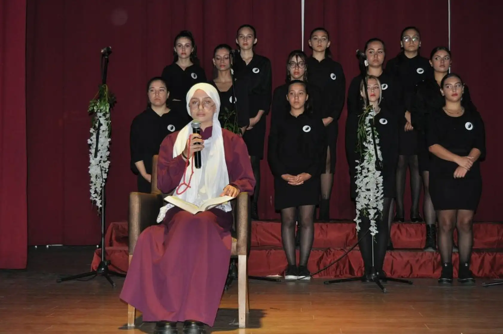 Şefika Pekin Lisesi'nden 10 Kasım Gösterisi