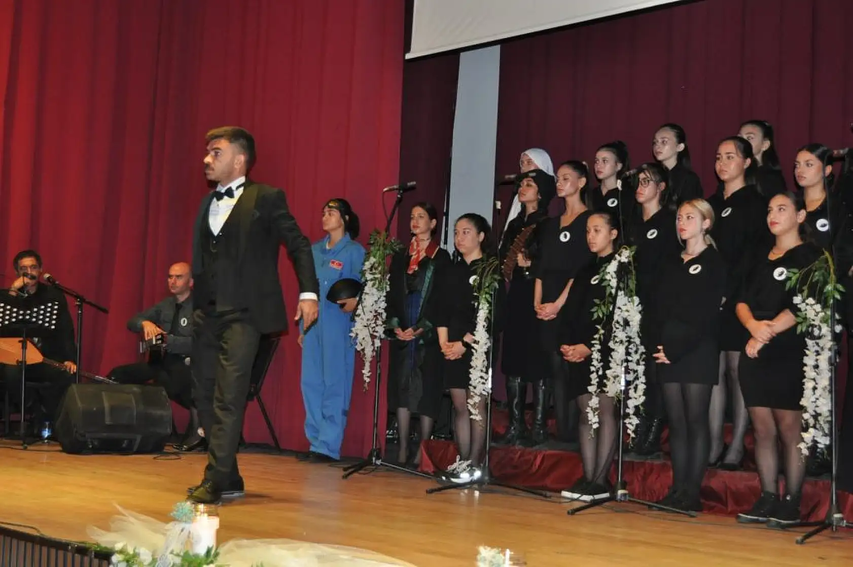 Şefika Pekin Lisesi'nden 10 Kasım Gösterisi