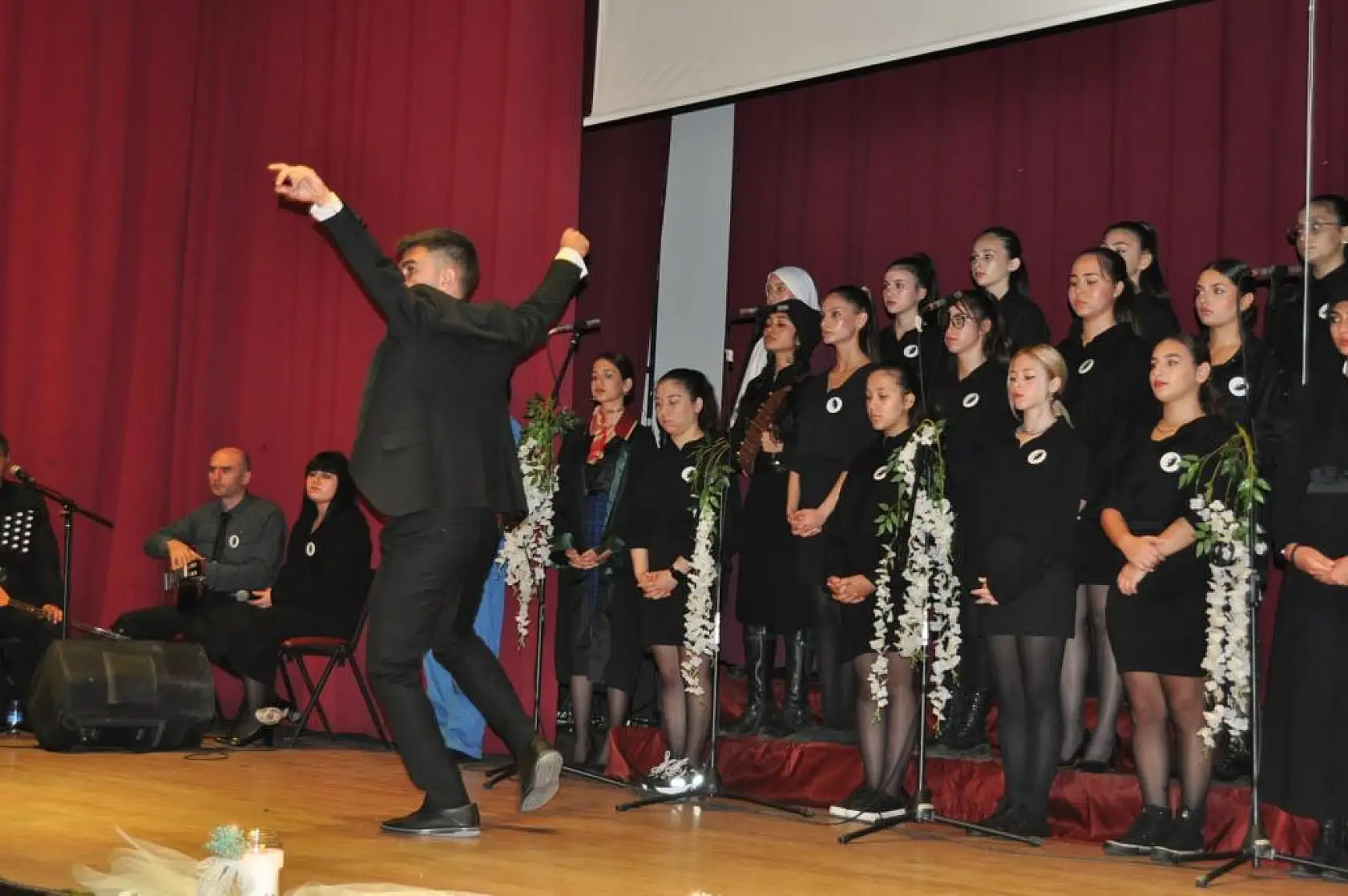 Şefika Pekin Lisesi'nden 10 Kasım Gösterisi