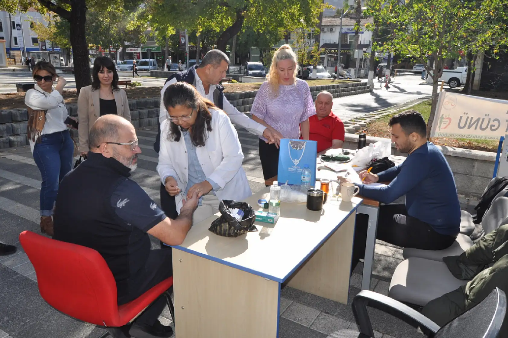Fethiye İlçe Sağlık Müdürlüğü Ücretsiz Kan Şekeri Ölçüm Standı Açtı
