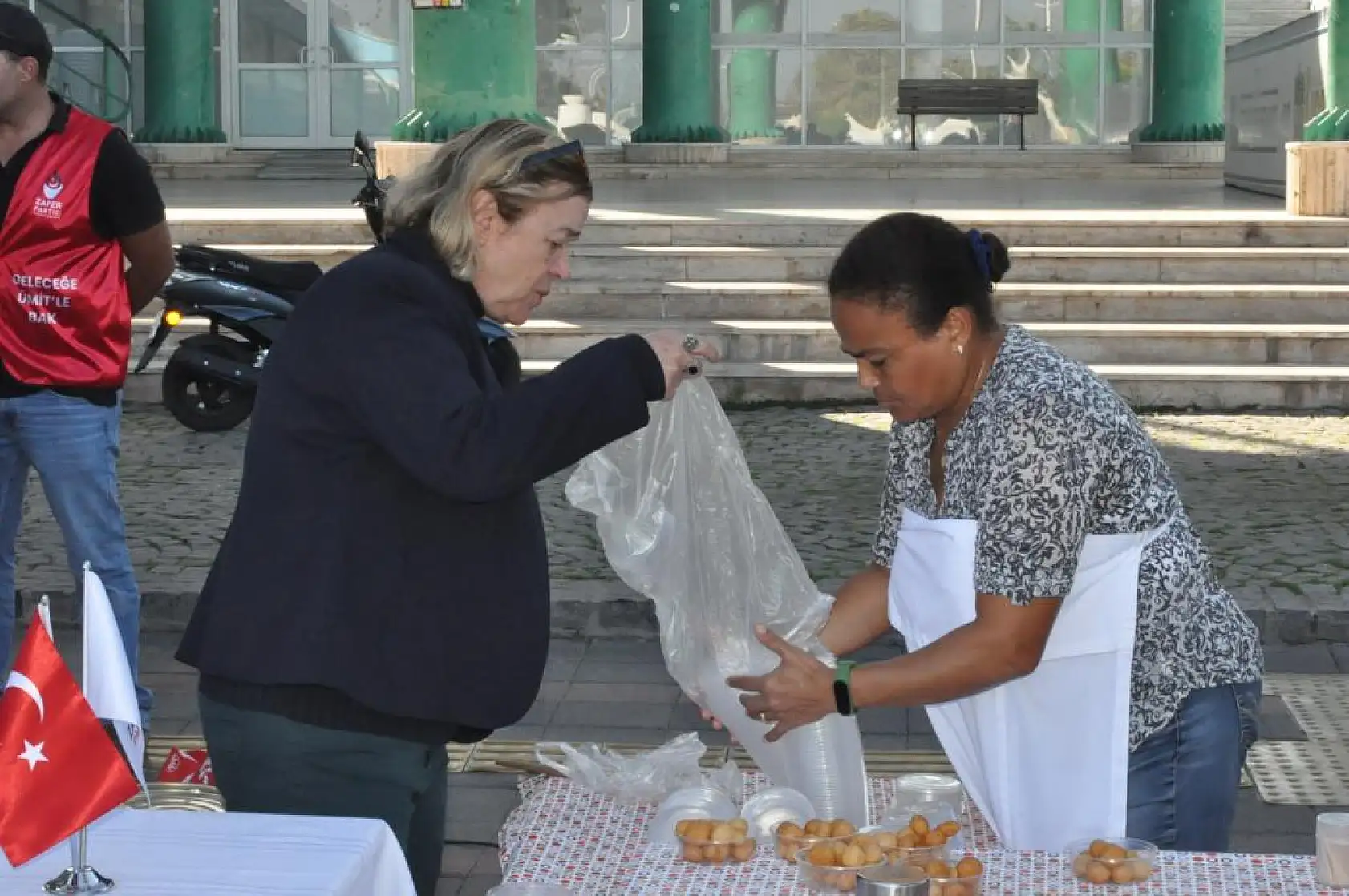 Fethiye Zafer Partisi'nden Atatürk'ün Hayrına Lokma İkramı