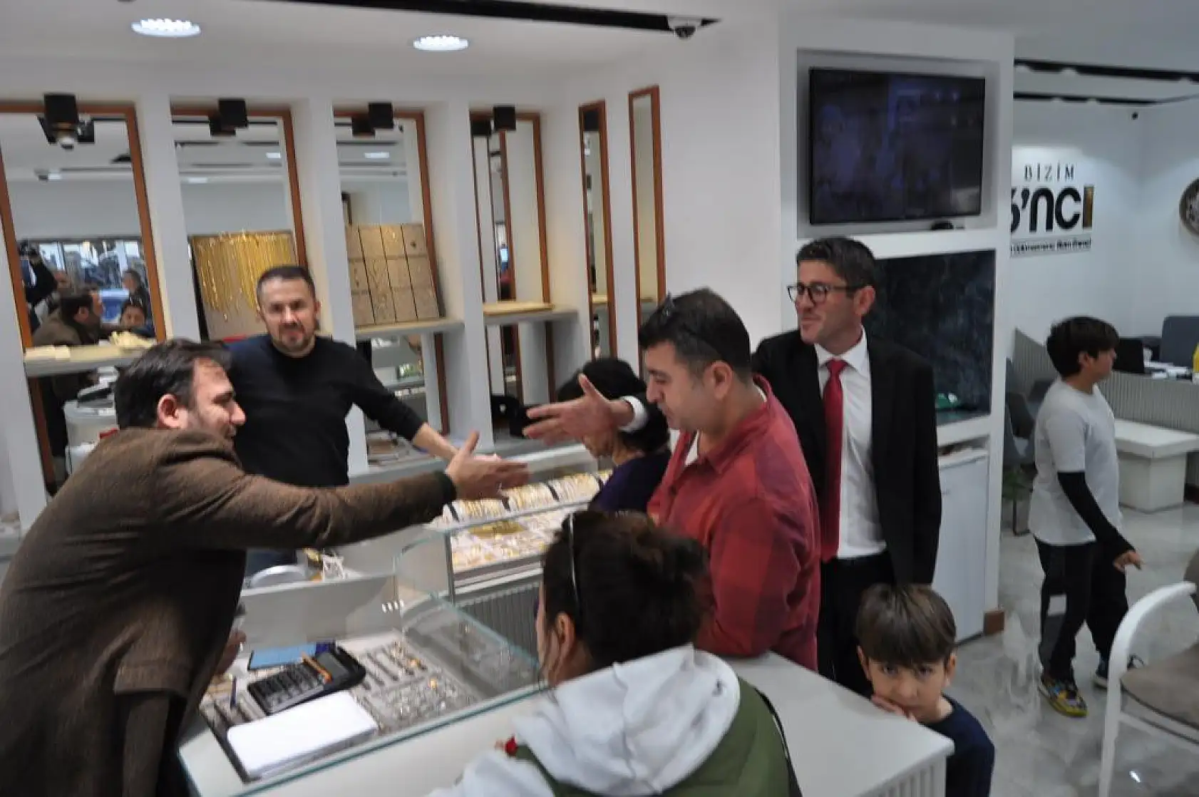 Kökten Balık Pazarı Esnafını Ziyaret Etti