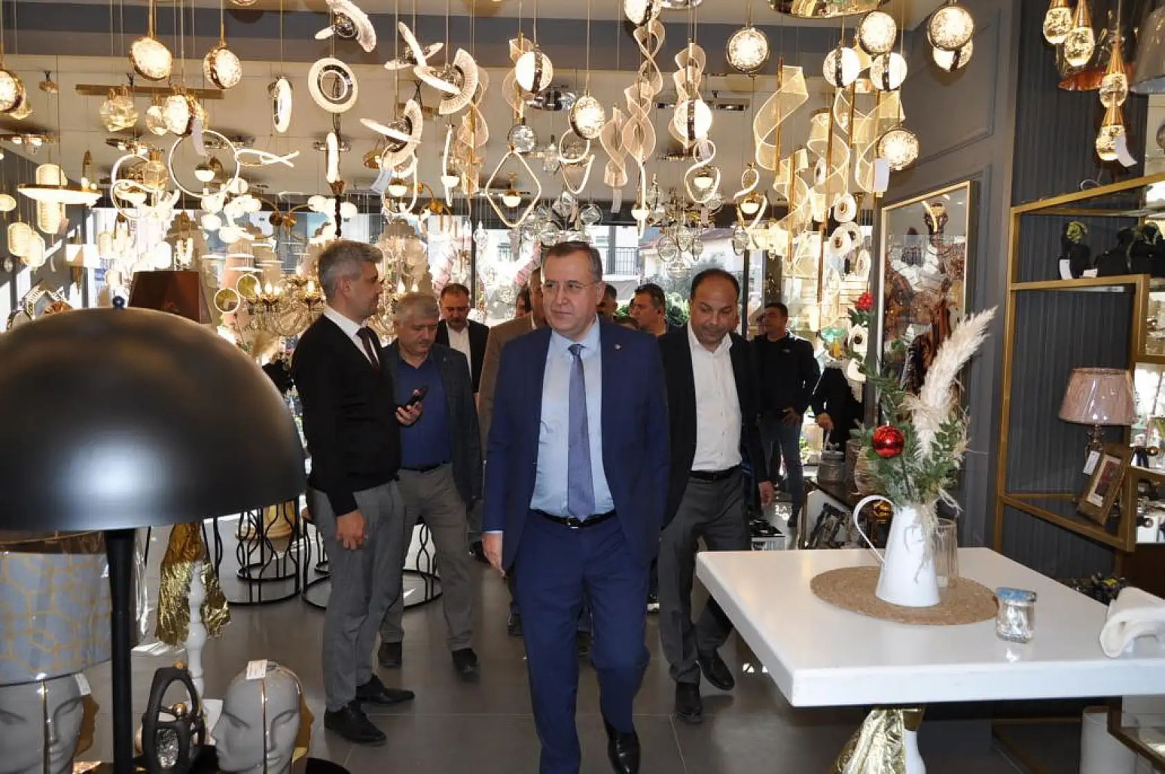 Elsis Aydınlatma Aksesuar Mağazası Fethiye'de hizmete açıldı