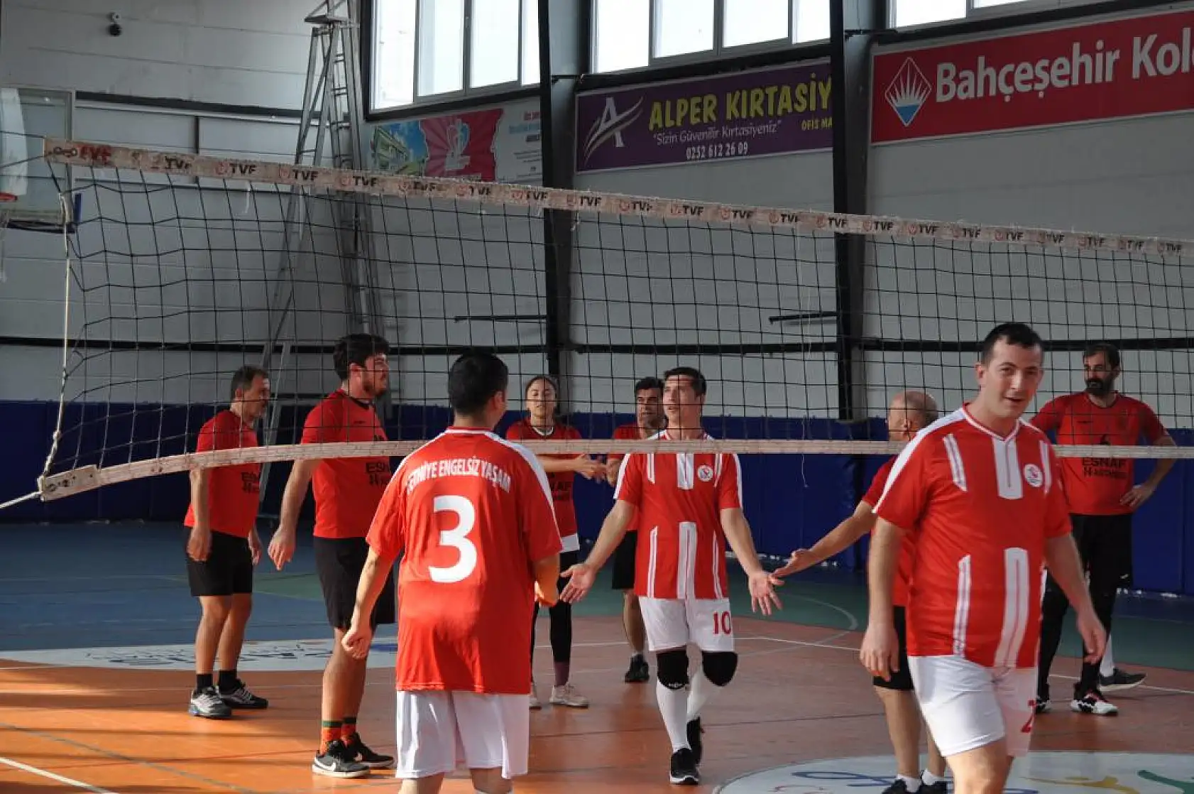 Fethiye'de Engelli Bireyler 'Engelsiz Fileler' Etkinliğinde Voleybol Oynadı  