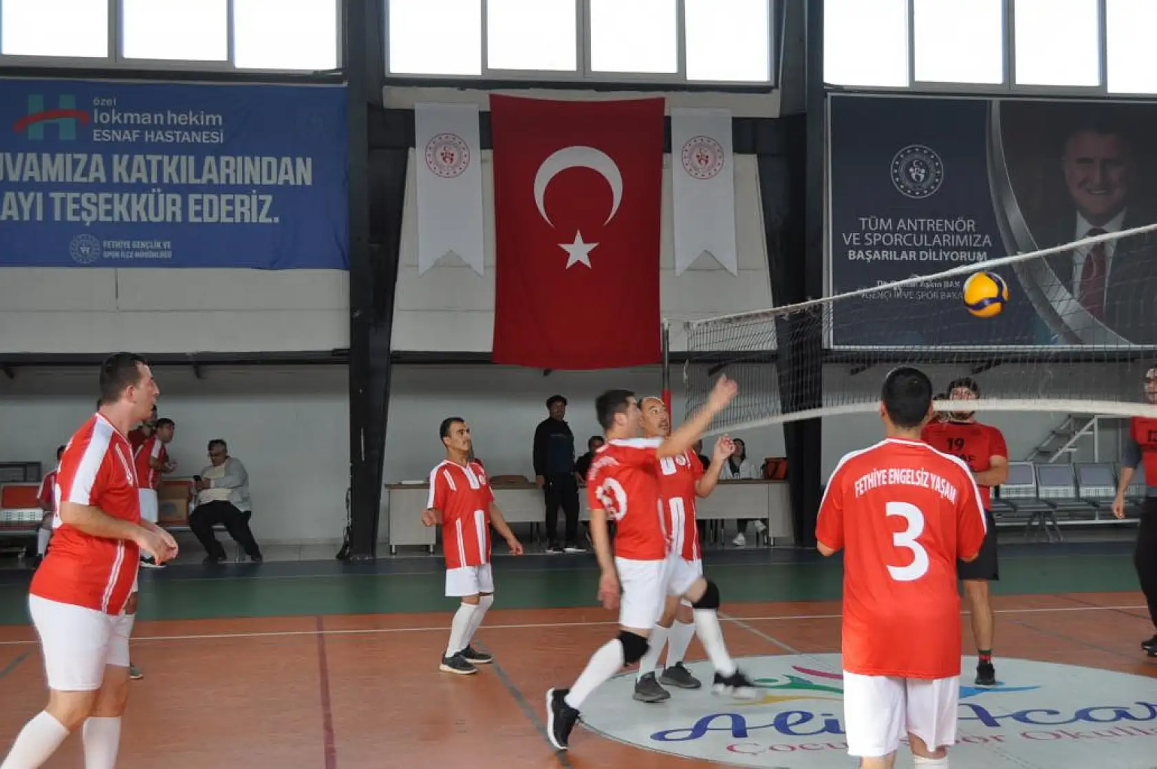Fethiye'de Engelli Bireyler 'Engelsiz Fileler' Etkinliğinde Voleybol Oynadı  