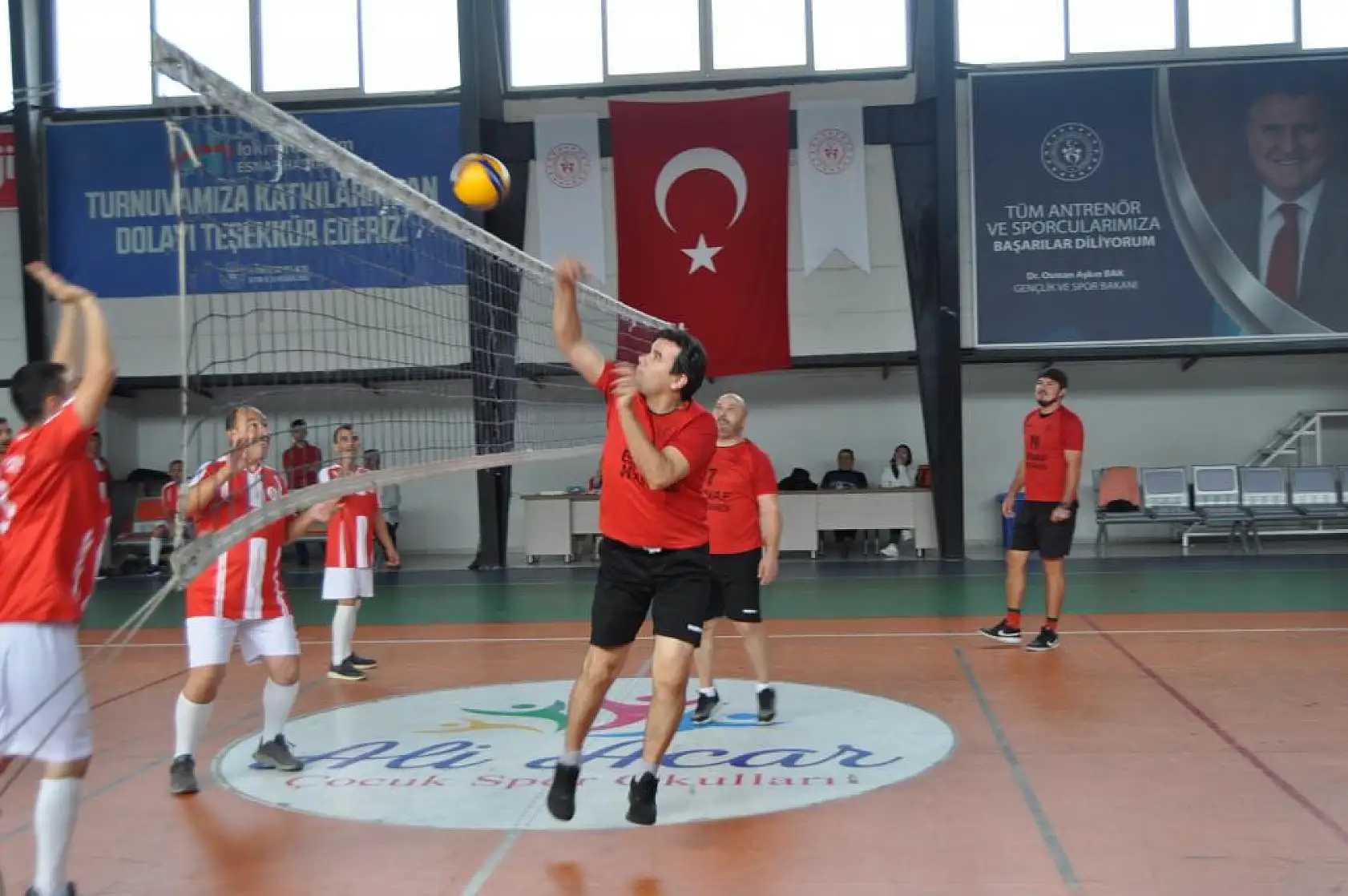 Fethiye'de Engelli Bireyler 'Engelsiz Fileler' Etkinliğinde Voleybol Oynadı  