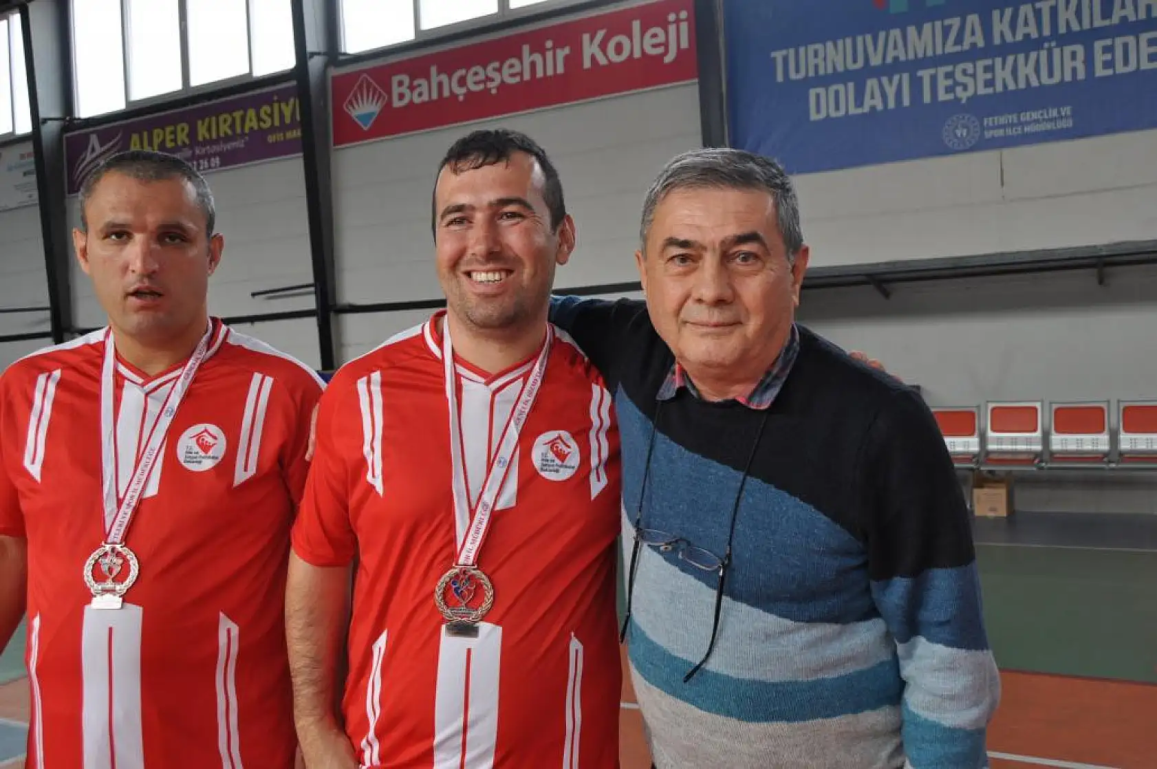 Fethiye'de Engelli Bireyler 'Engelsiz Fileler' Etkinliğinde Voleybol Oynadı  