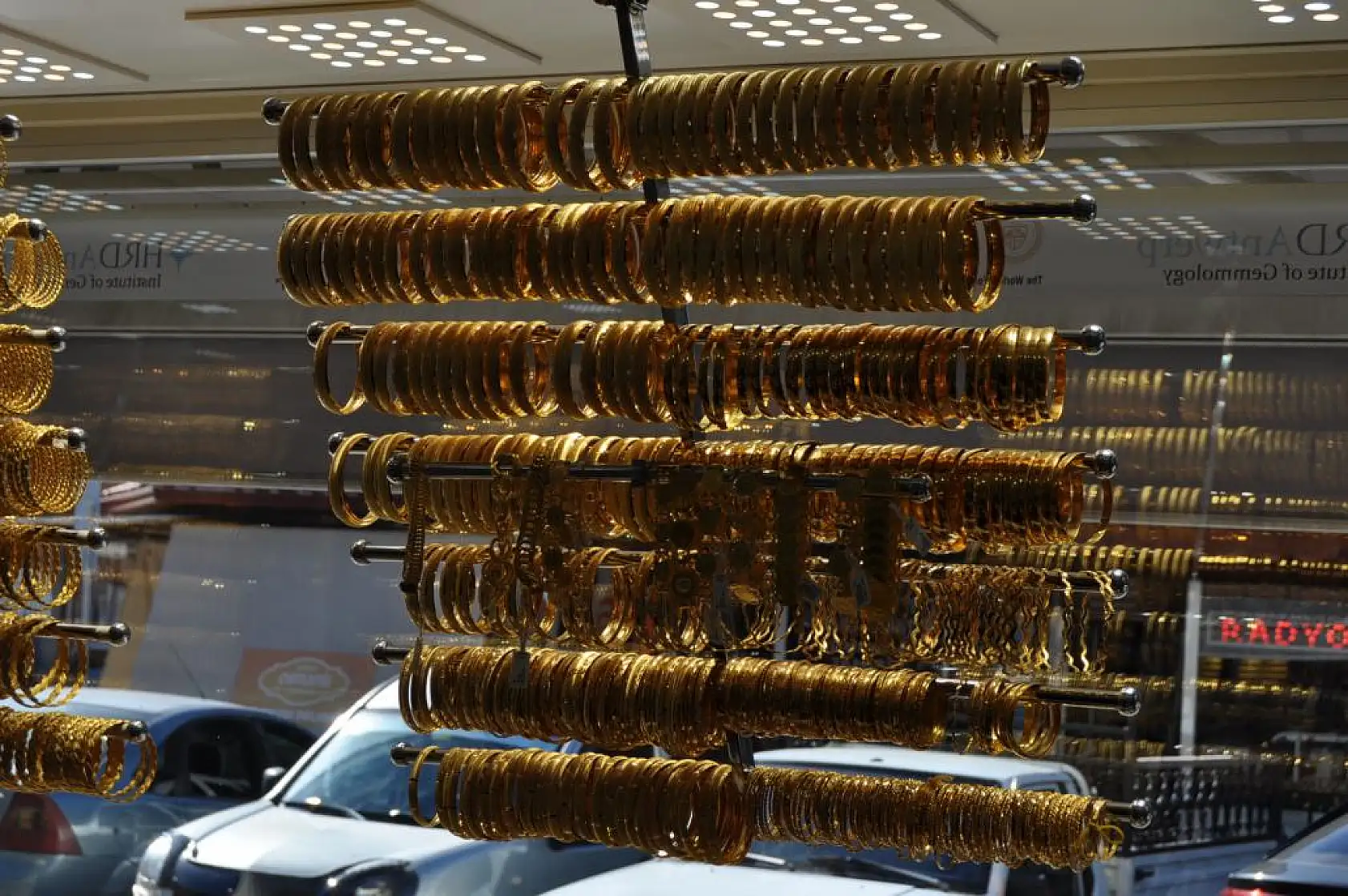 Aydın, 'Bankaların faiz politikası vatandaşı bankaya yönlendirdi'