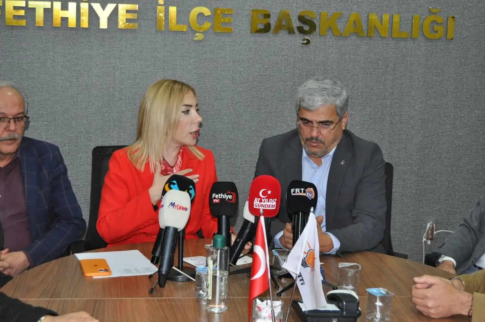 Gökcan, partililerle bir araya geldi