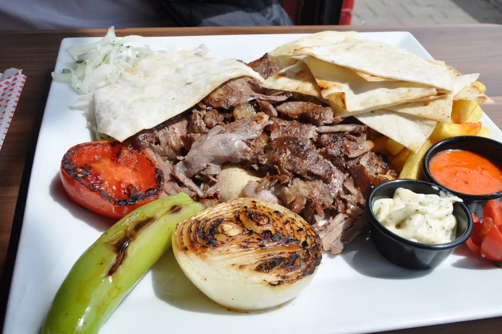 Özlenen odun ateşinde et ve tavuk döner Fethiye'de