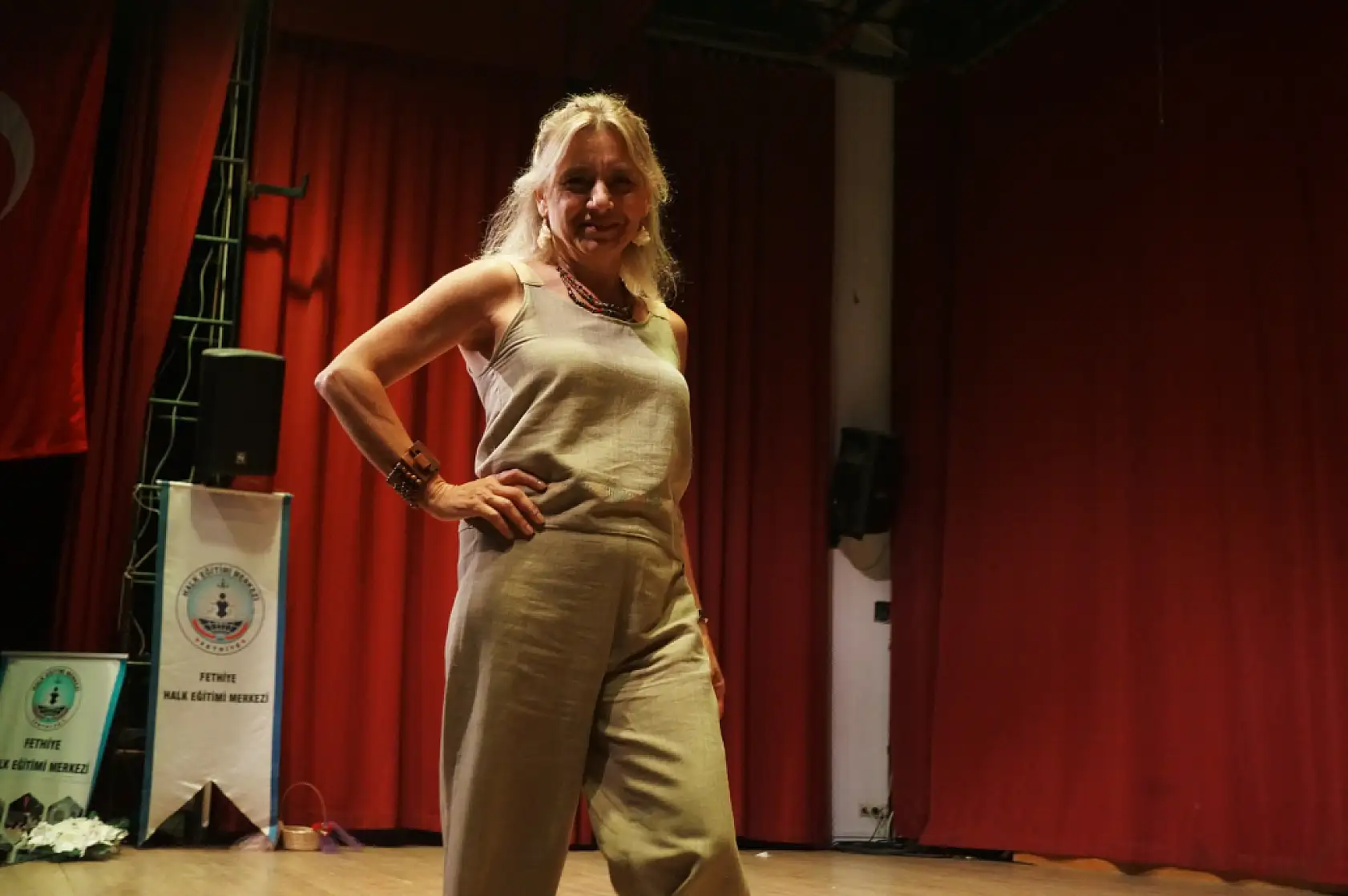 Fethiye'de Yeşilüzümlü Dastar Defilesi ve Halk Oyunları Gösterileri Beğeni Topladı