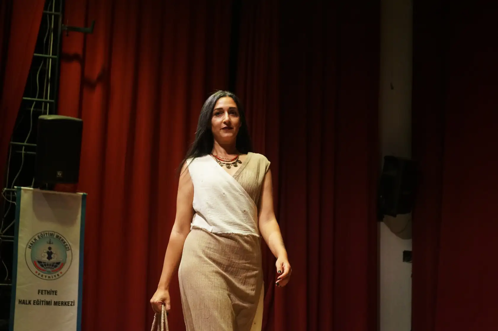 Fethiye'de Yeşilüzümlü Dastar Defilesi ve Halk Oyunları Gösterileri Beğeni Topladı