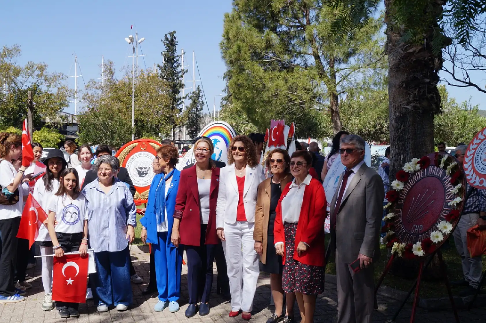 Fethiye Cumhuriyet Meydanı'nda çelenk sunum töreni