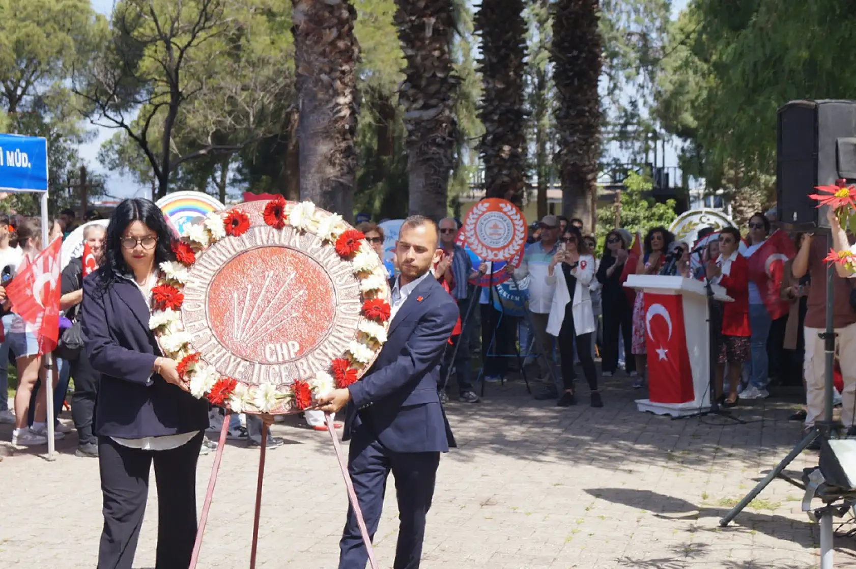 Fethiye Cumhuriyet Meydanı'nda çelenk sunum töreni