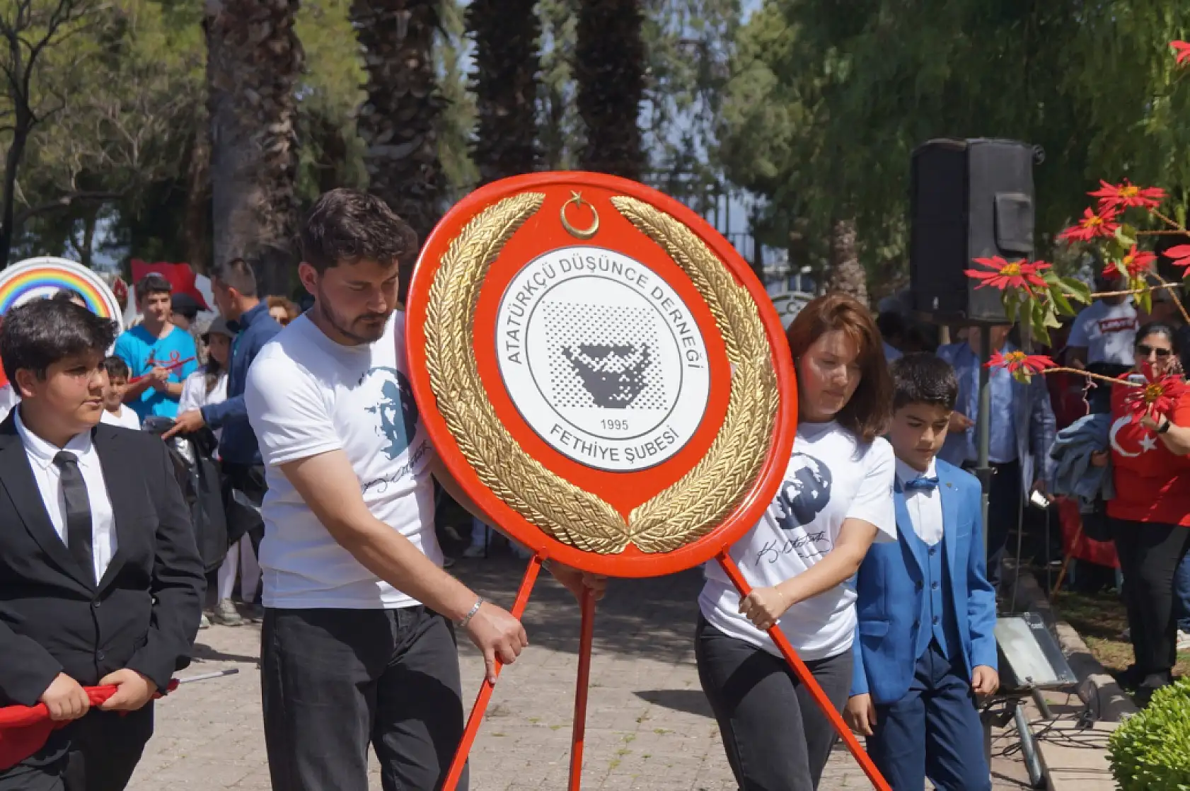 Fethiye Cumhuriyet Meydanı'nda çelenk sunum töreni