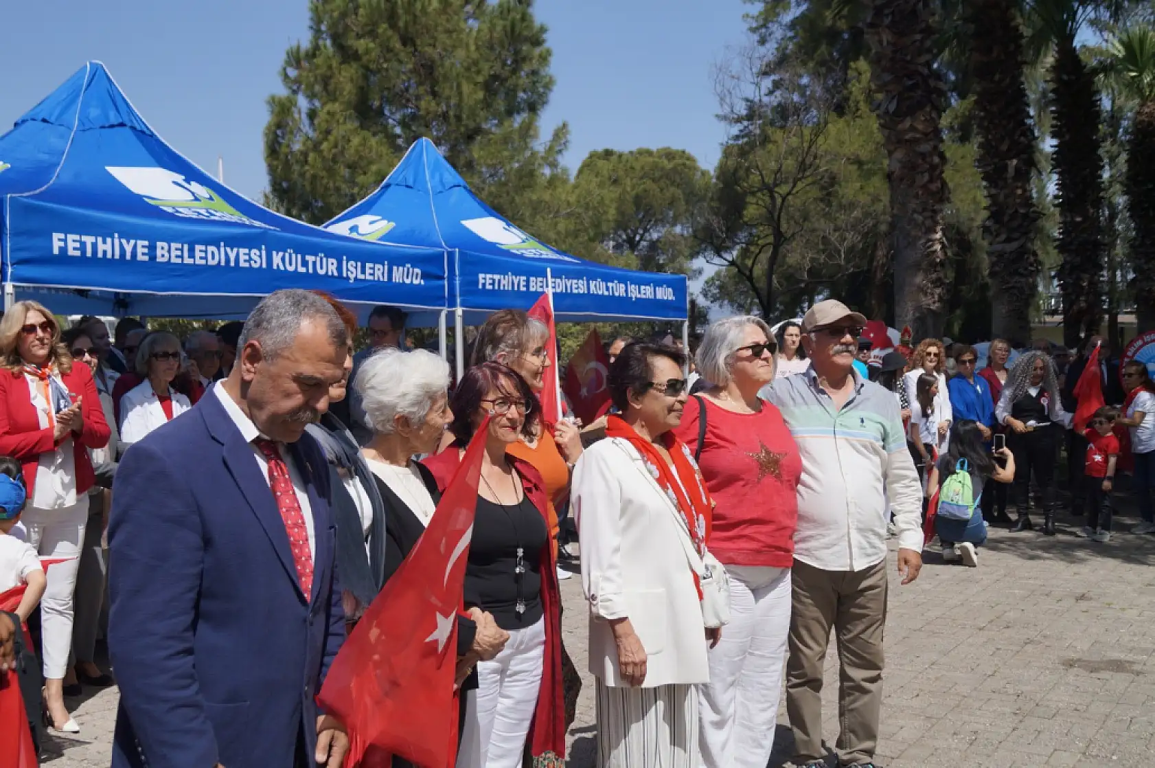 Fethiye Cumhuriyet Meydanı'nda çelenk sunum töreni