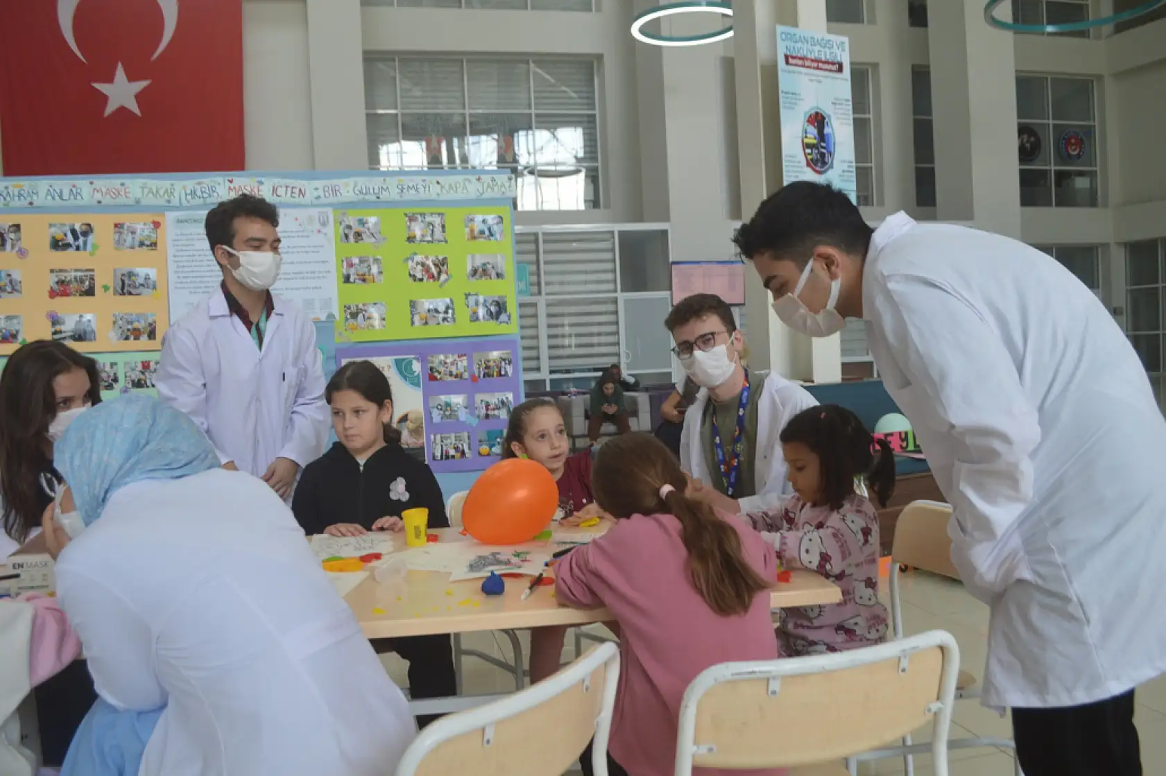 Tıp Fakültesi öğrencileri 'lösemili' çocuklara dikkat çekti