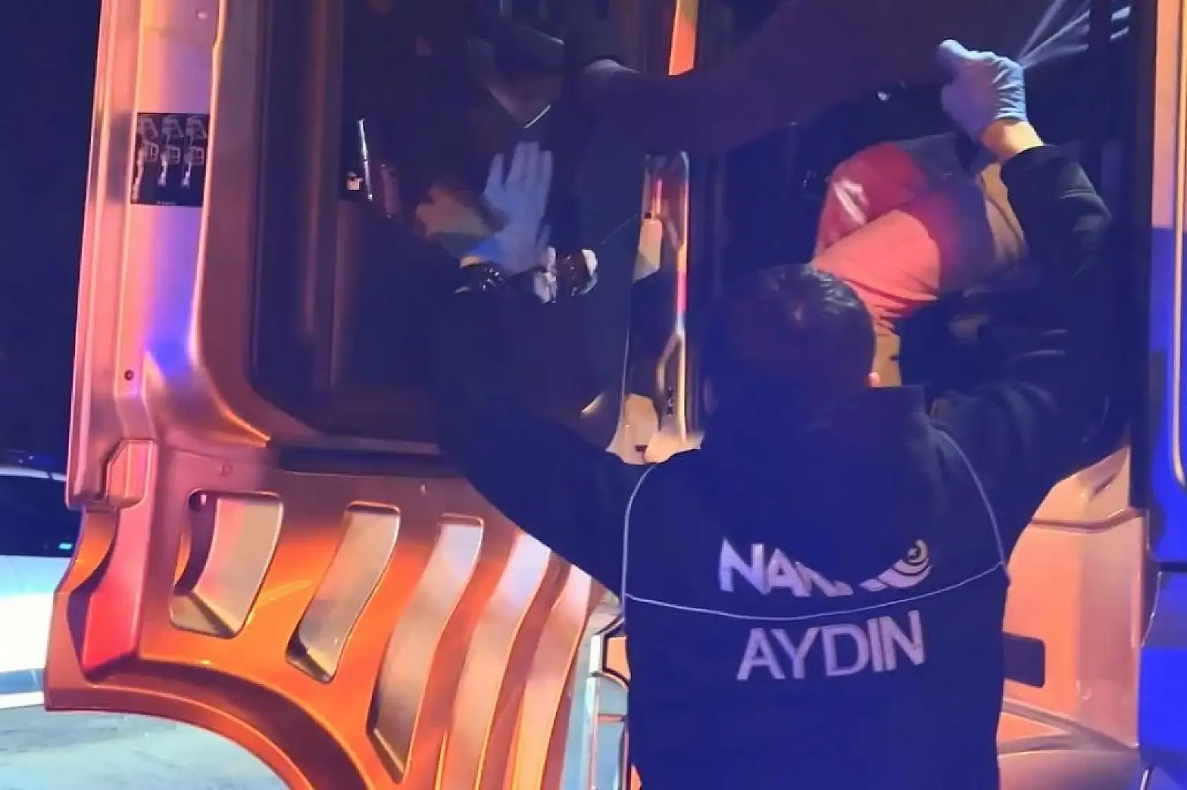 Muğla yolunda nefes kesen operasyon 12 kilogram uyuşturucu ele geçirildi!