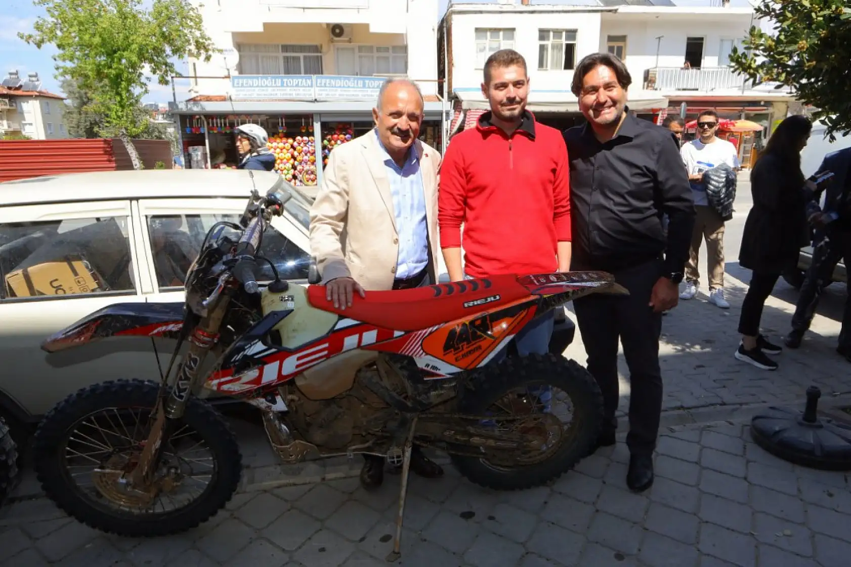 Esnaftan Behçet Saatcı'ya Büyük İlgi