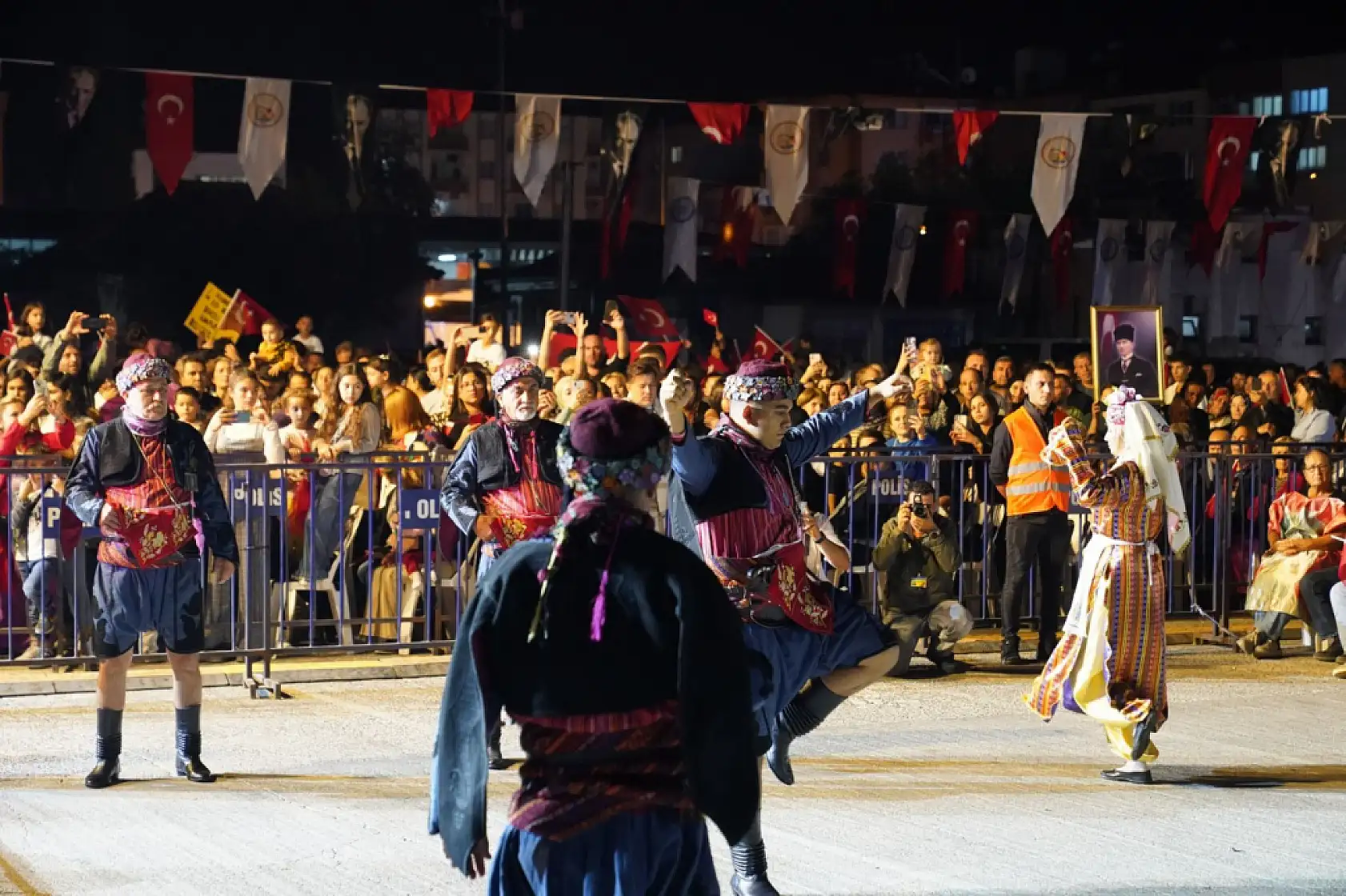 Cumhuriyet Coşkusu Muğla'da Güneş Gibi Parla'dı