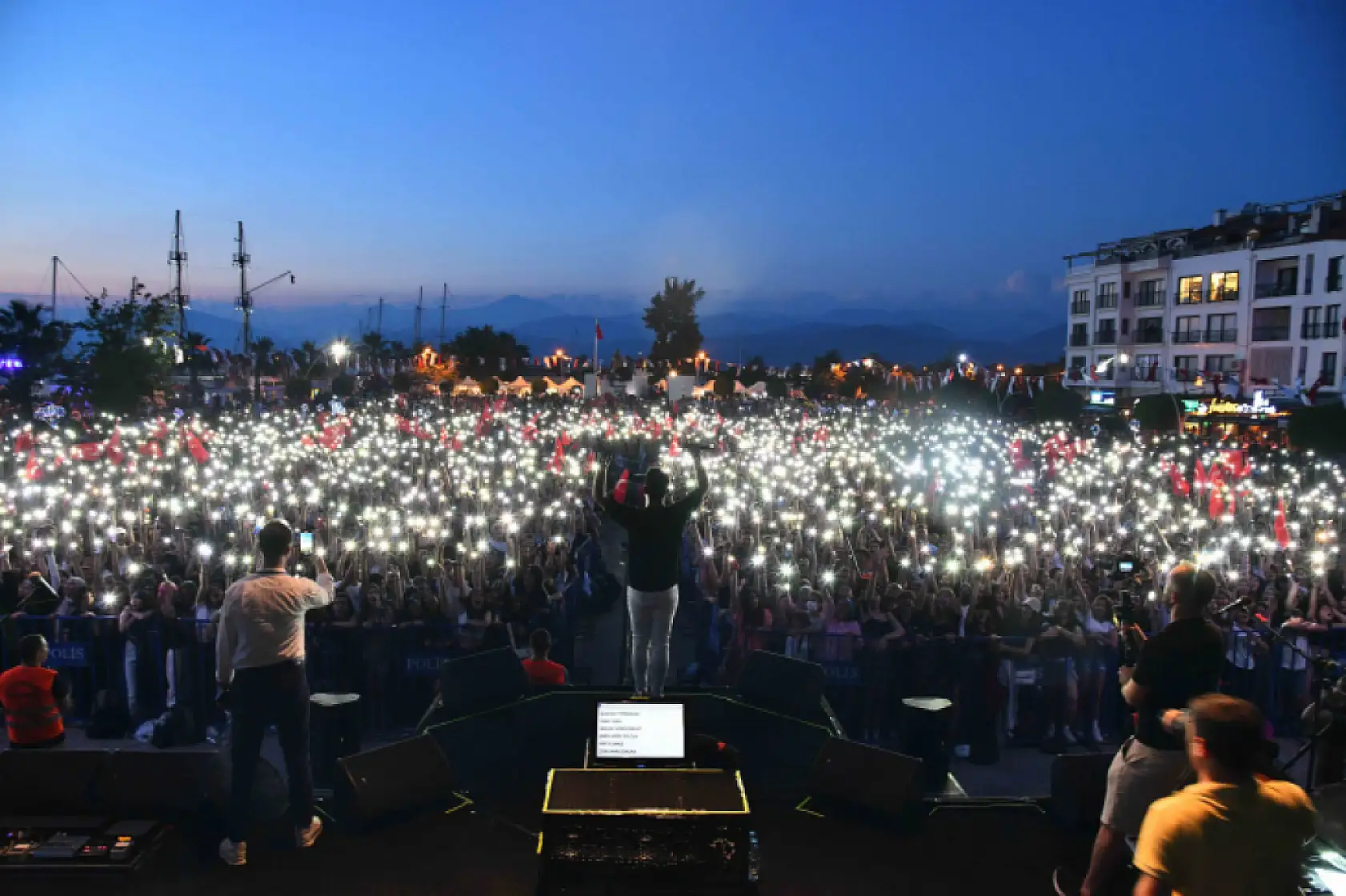Fethiye'de Bayram Coşkusu: Yamaç Paraşütünden Konsere, Doğa Gezilerinden Sofralara Renkli Bir Kurban Bayramı