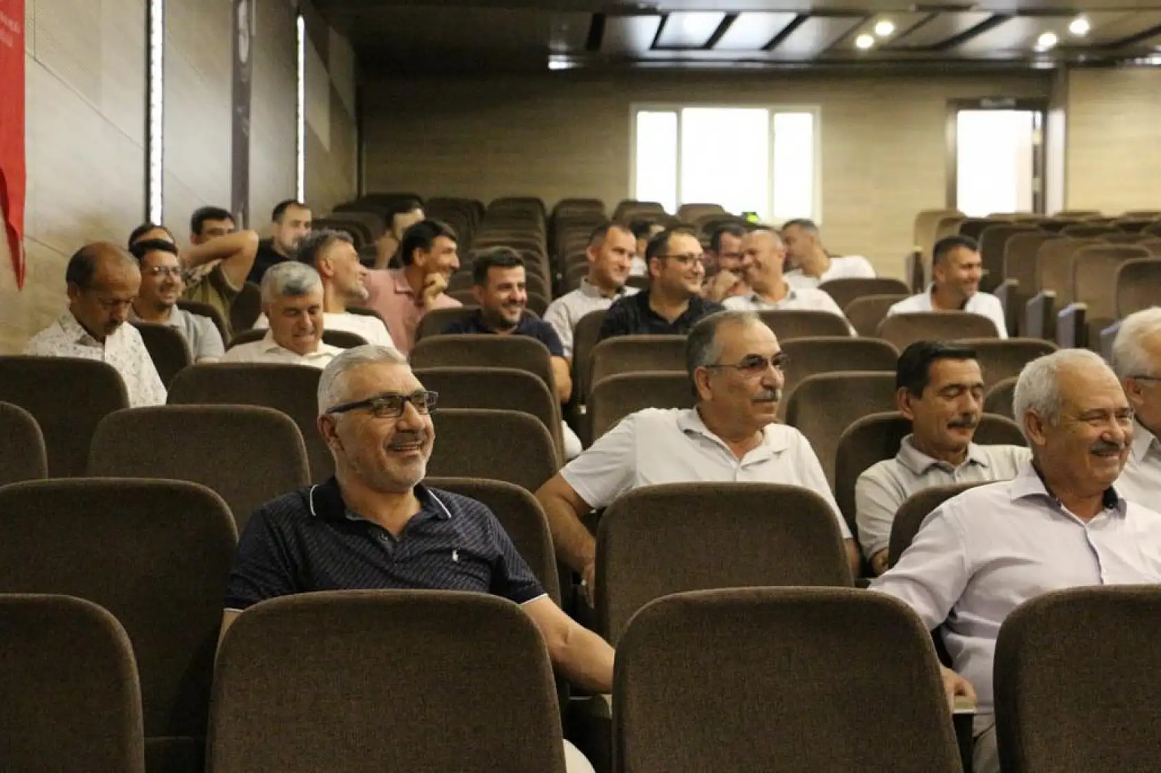 Oktay, emekli olan din görevlilerine plaket takdim etti