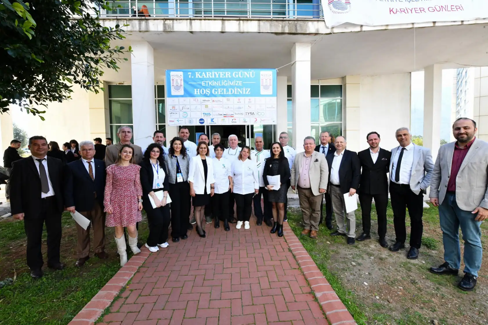 Fethiye İşletme Fakültesi Kariyer Günleri'nde Bülent Uysal'a teşekkür belgesi