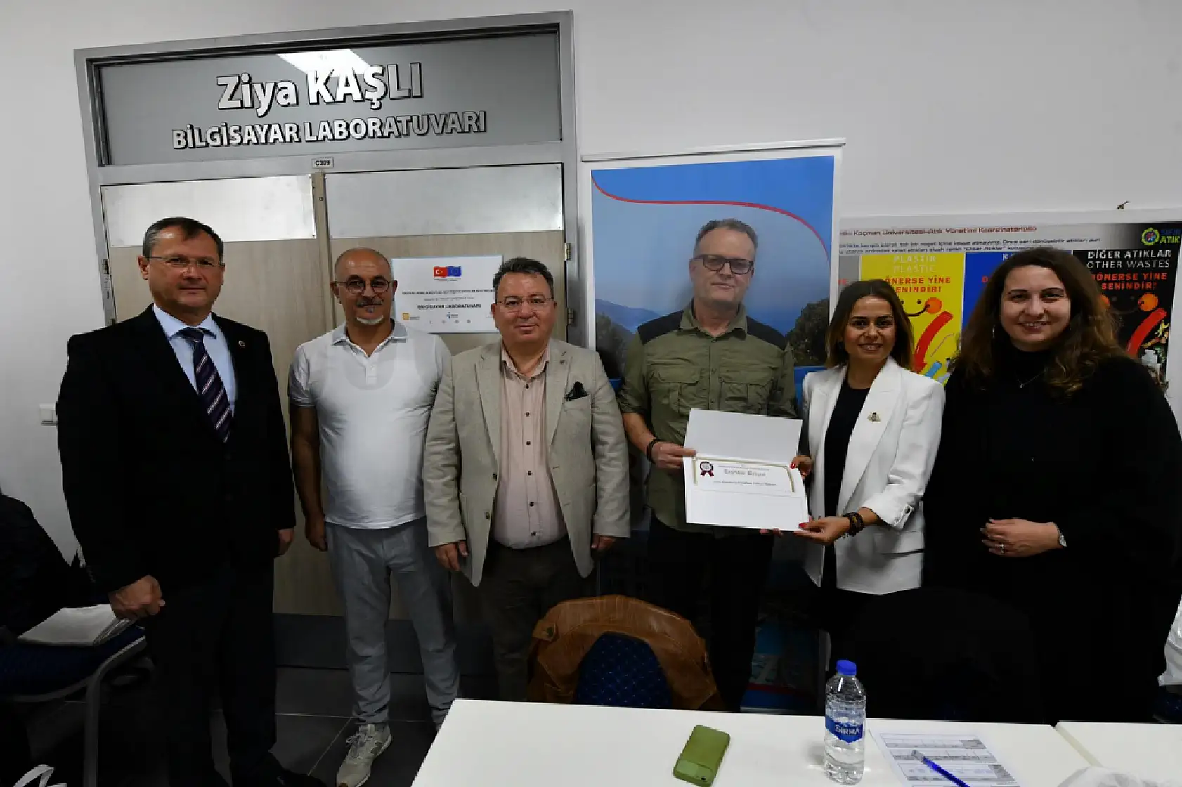 Fethiye İşletme Fakültesi Kariyer Günleri'nde Bülent Uysal'a teşekkür belgesi