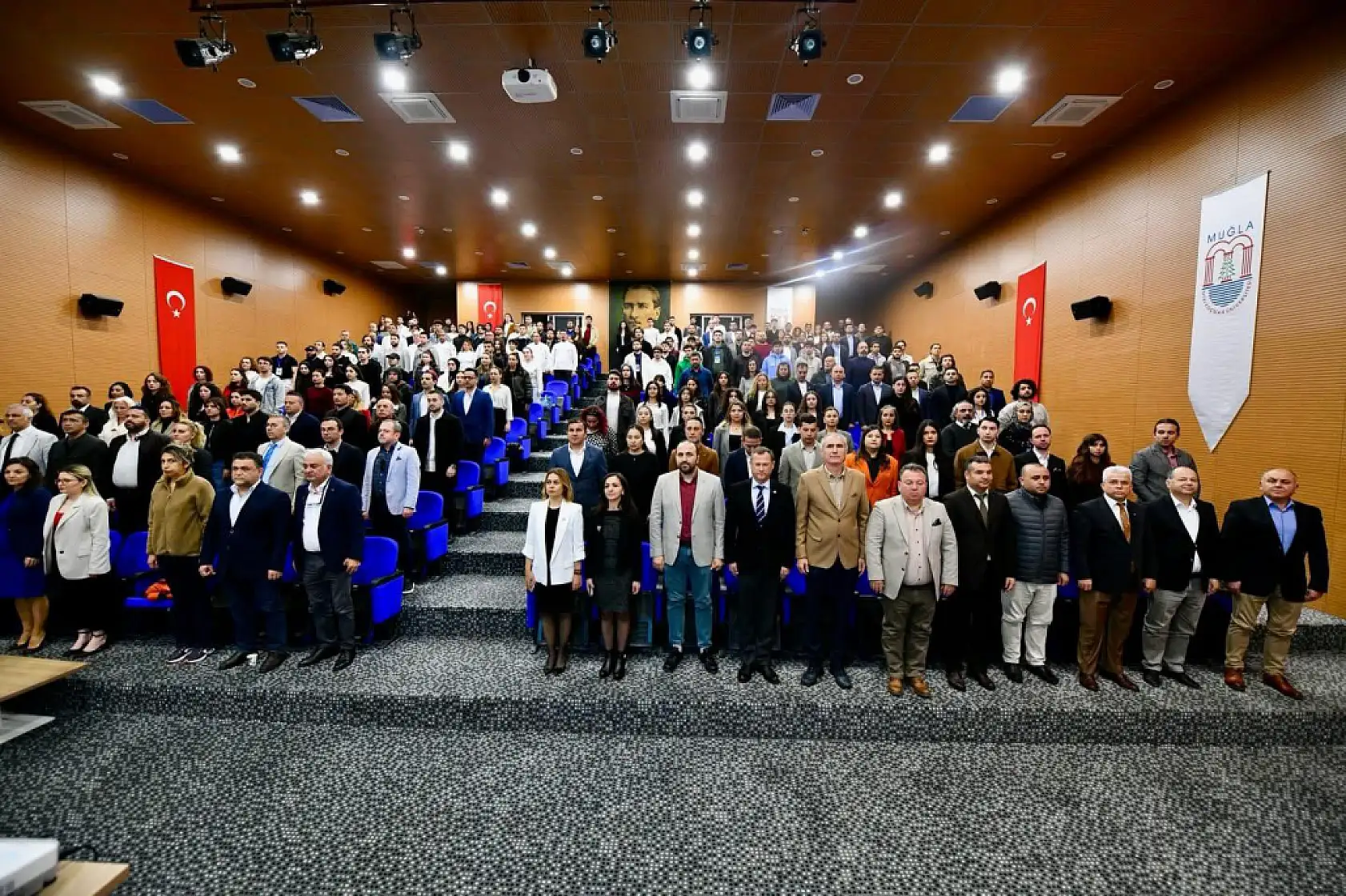 Fethiye İşletme Fakültesi Kariyer Günleri'nde Bülent Uysal'a teşekkür belgesi