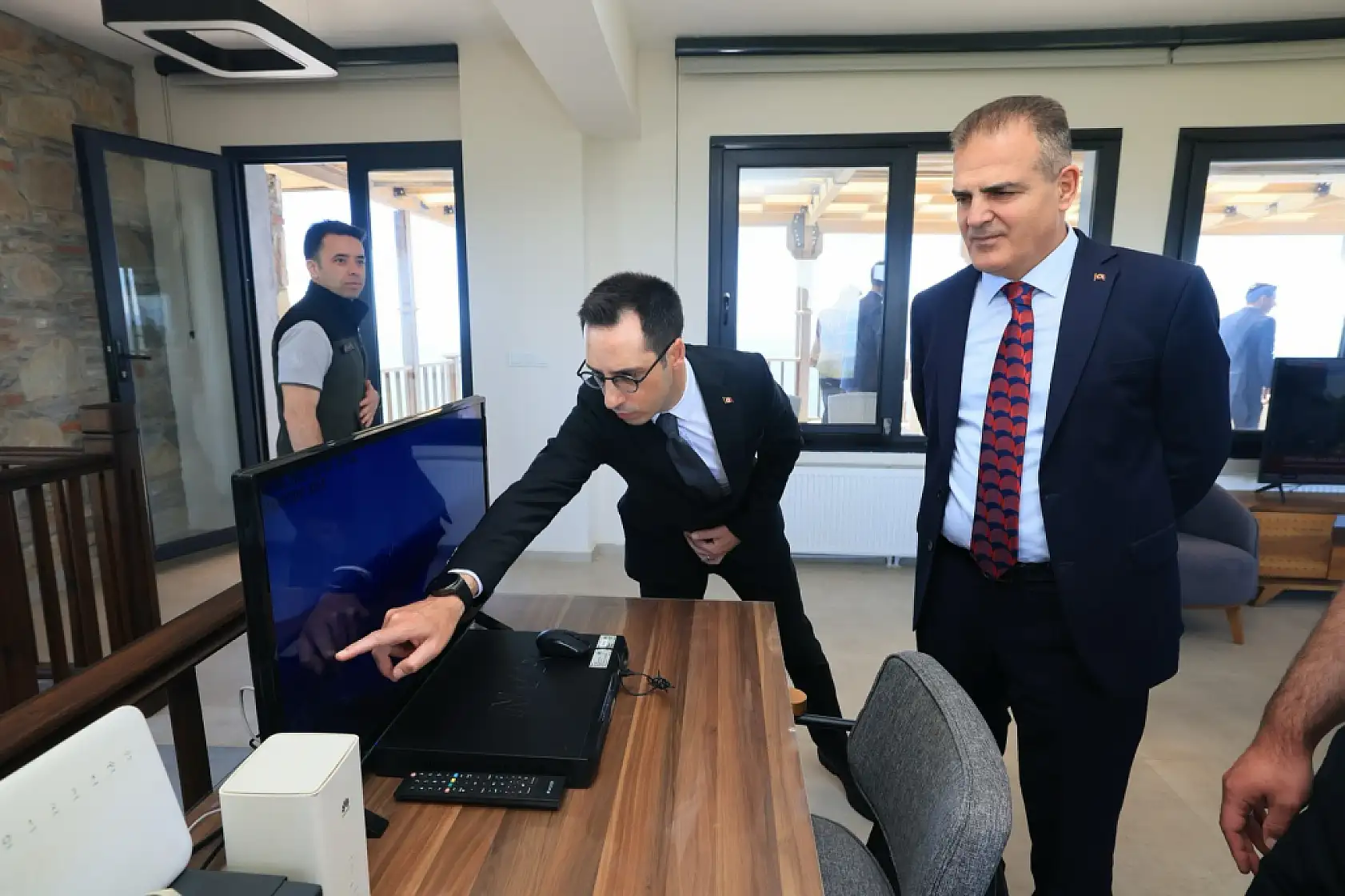 Vali Akbıyık, Sakartepe Yangın Gözetleme Kulesi'nde İncelemelerde Bulundu